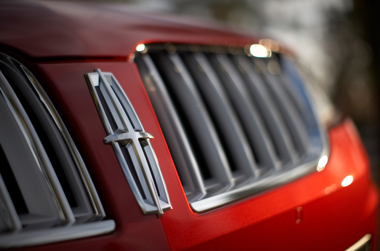Lincoln MKS photo #16