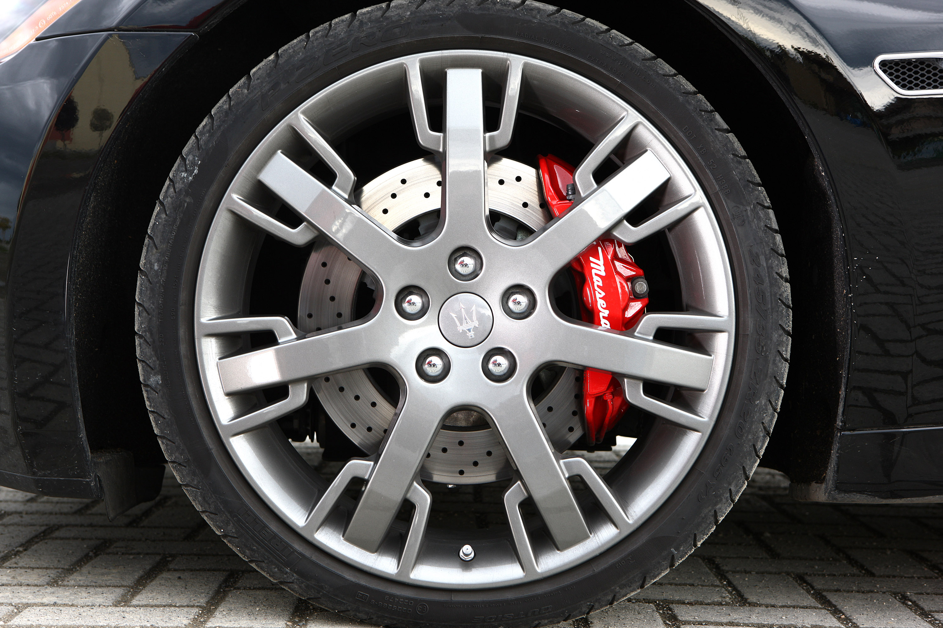 Maserati GranTurismo S photo #28
