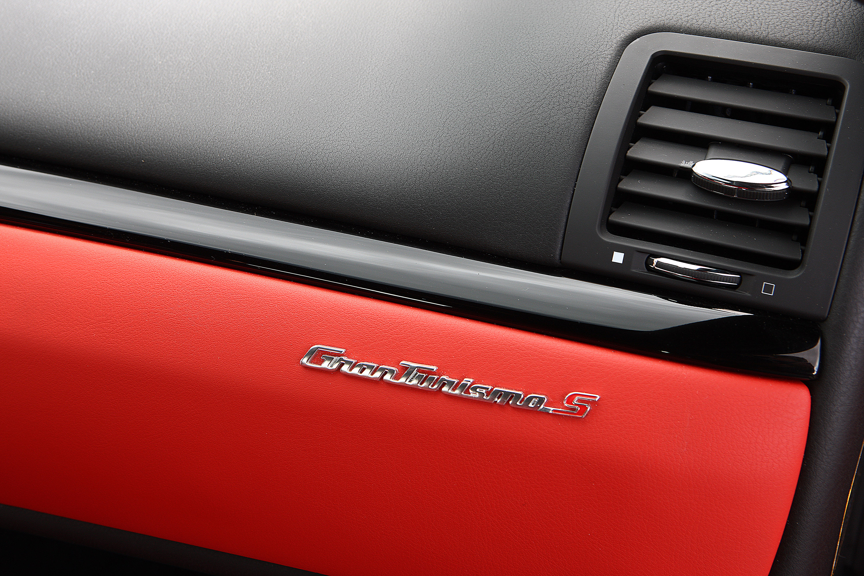Maserati GranTurismo S photo #32