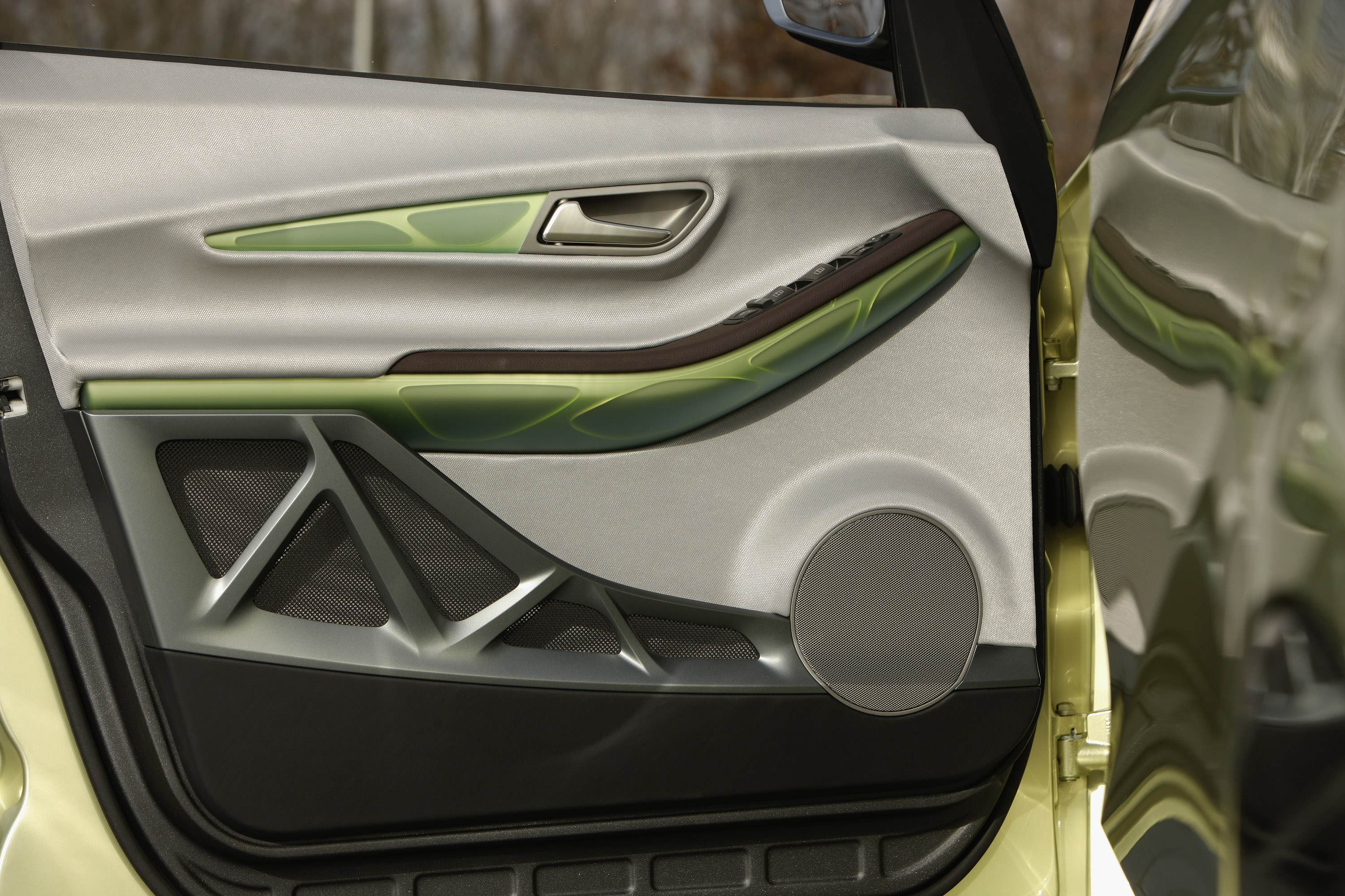 Mercedes-Benz BlueZero Concept photo #15