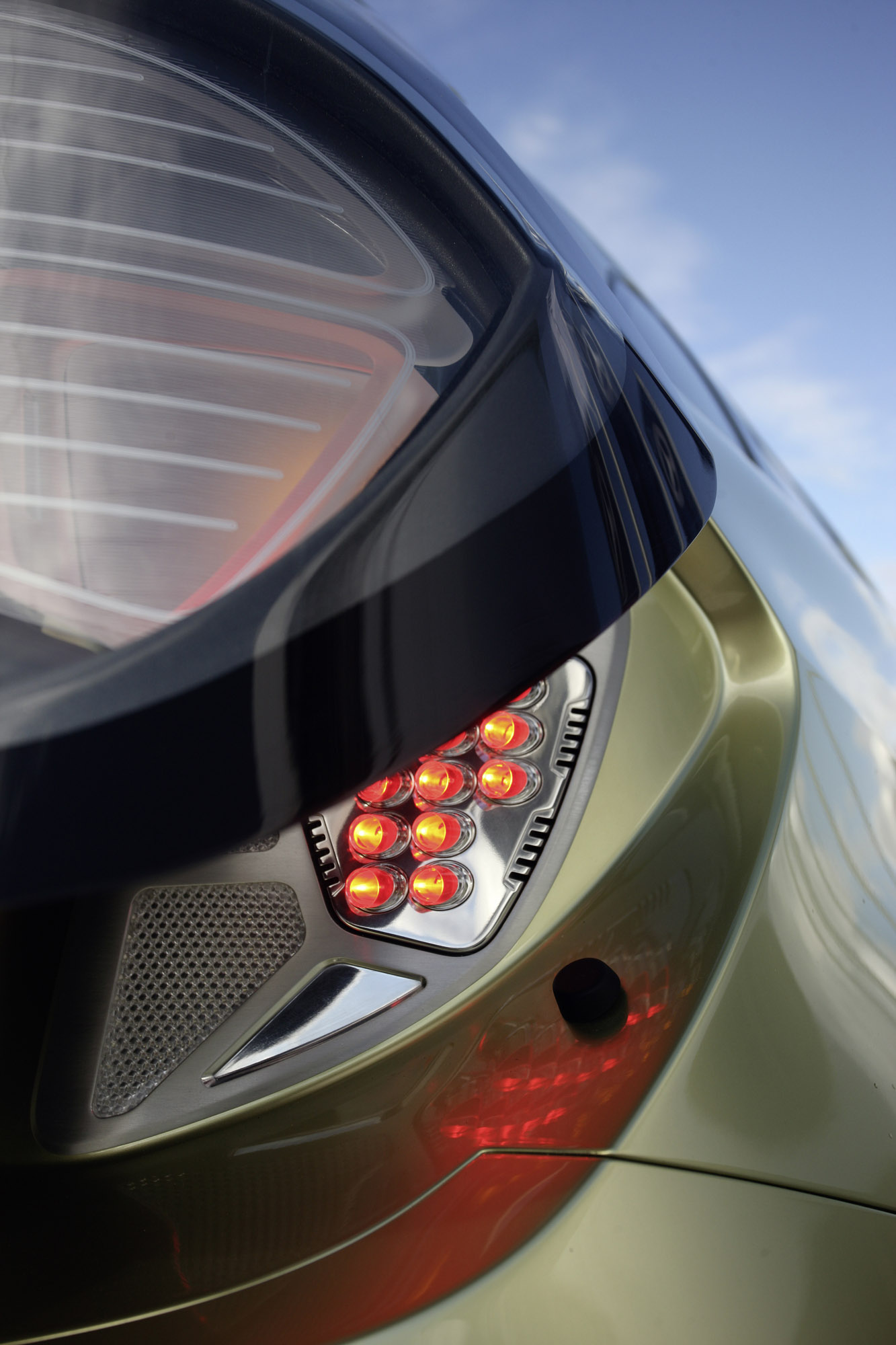 Mercedes-Benz BlueZero Concept photo #18