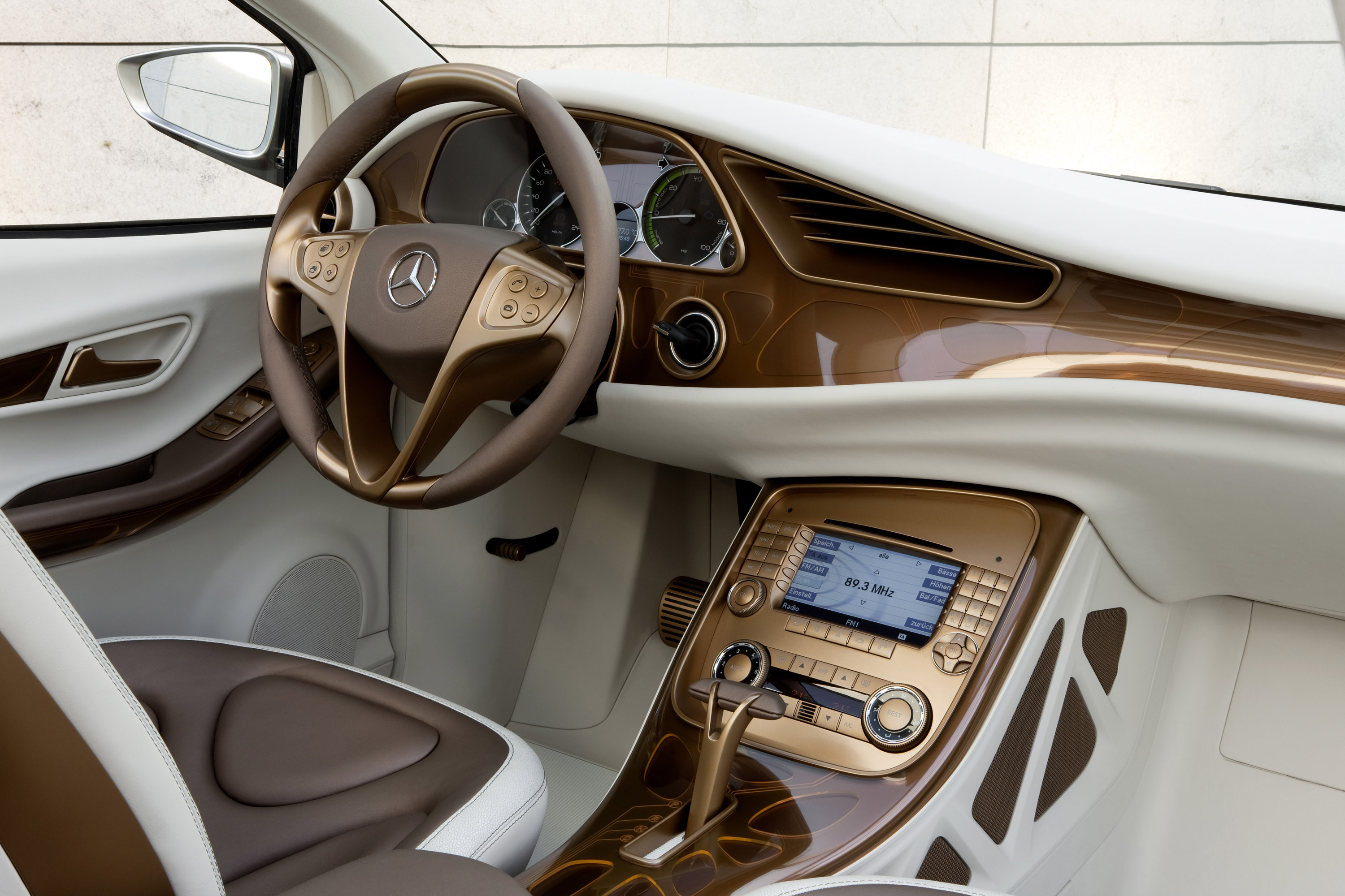 Мерседес салон внутри. Mercedes-Benz BLUEZERO. Interior Mercedes 2009. Mercedes BLUEZERO Concept. Mercedes e 2009 Concept.