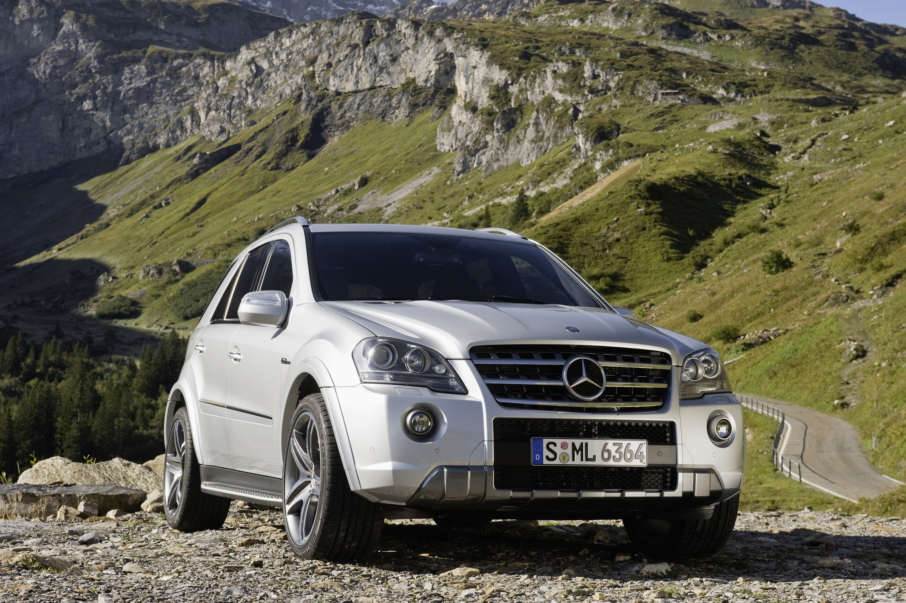 Mercedes-Benz ML63 AMG 10th Anniversary photo #3