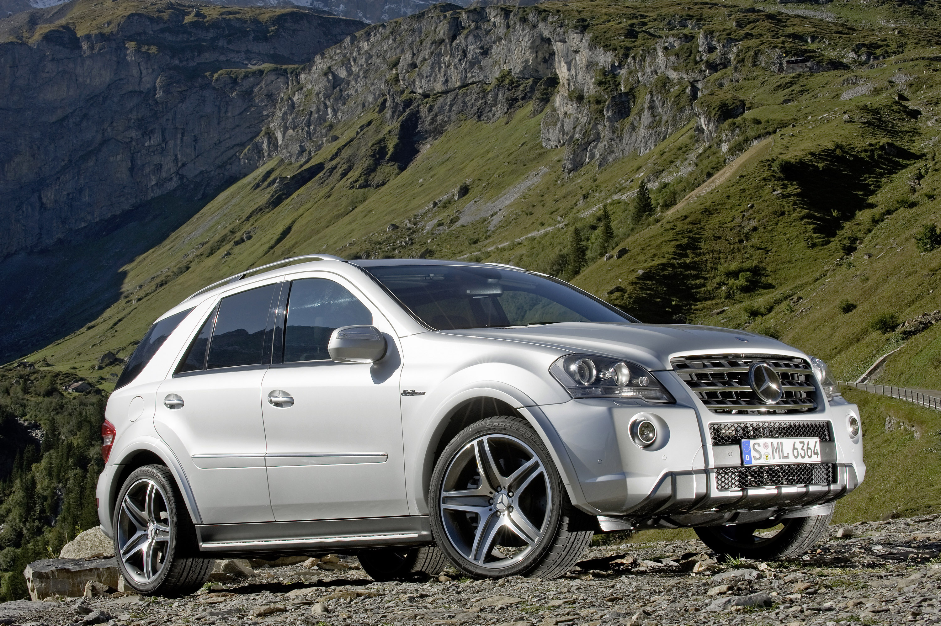 Mercedes-Benz ML63 AMG 10th Anniversary photo #4