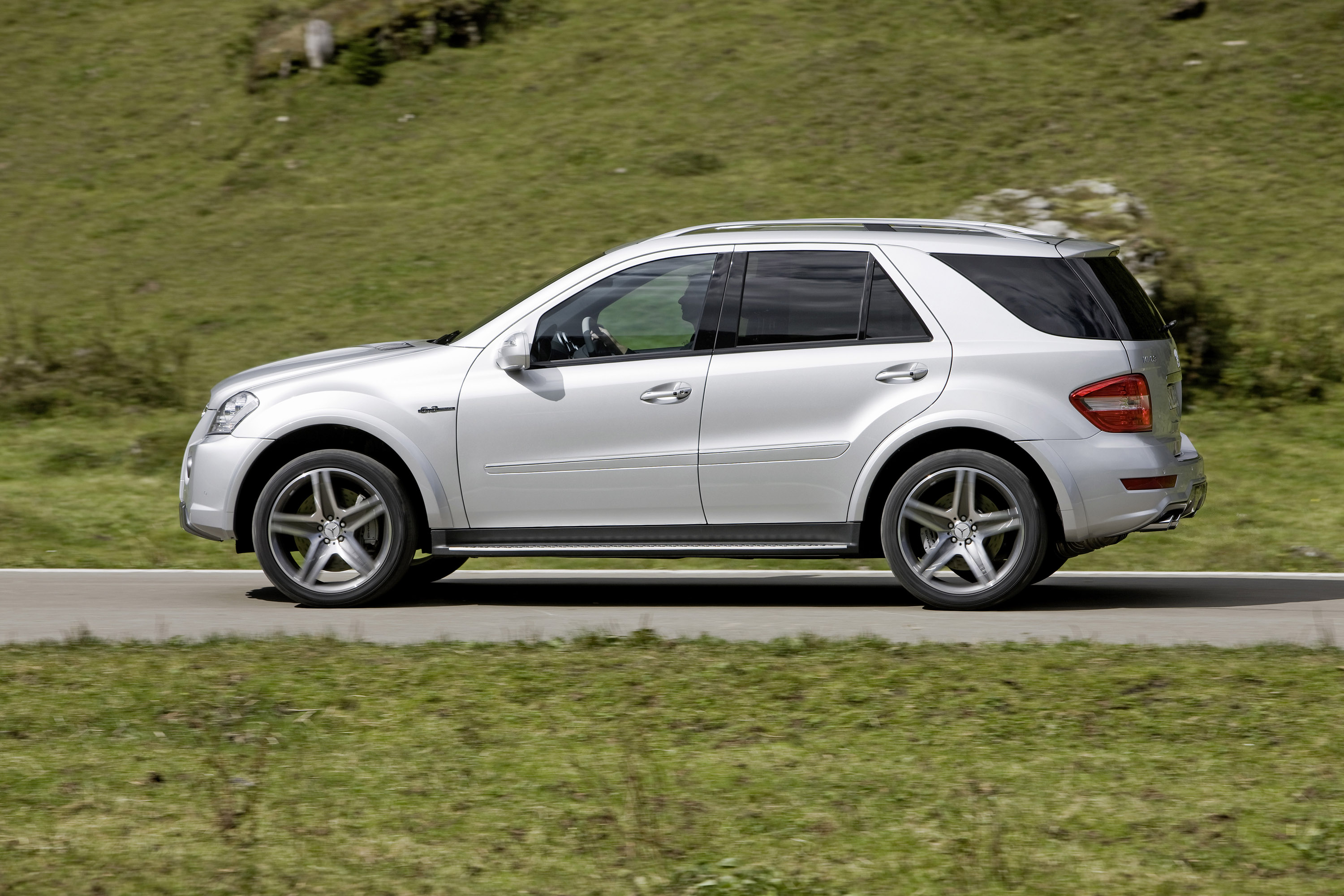 Mercedes-Benz ML63 AMG 10th Anniversary photo #15