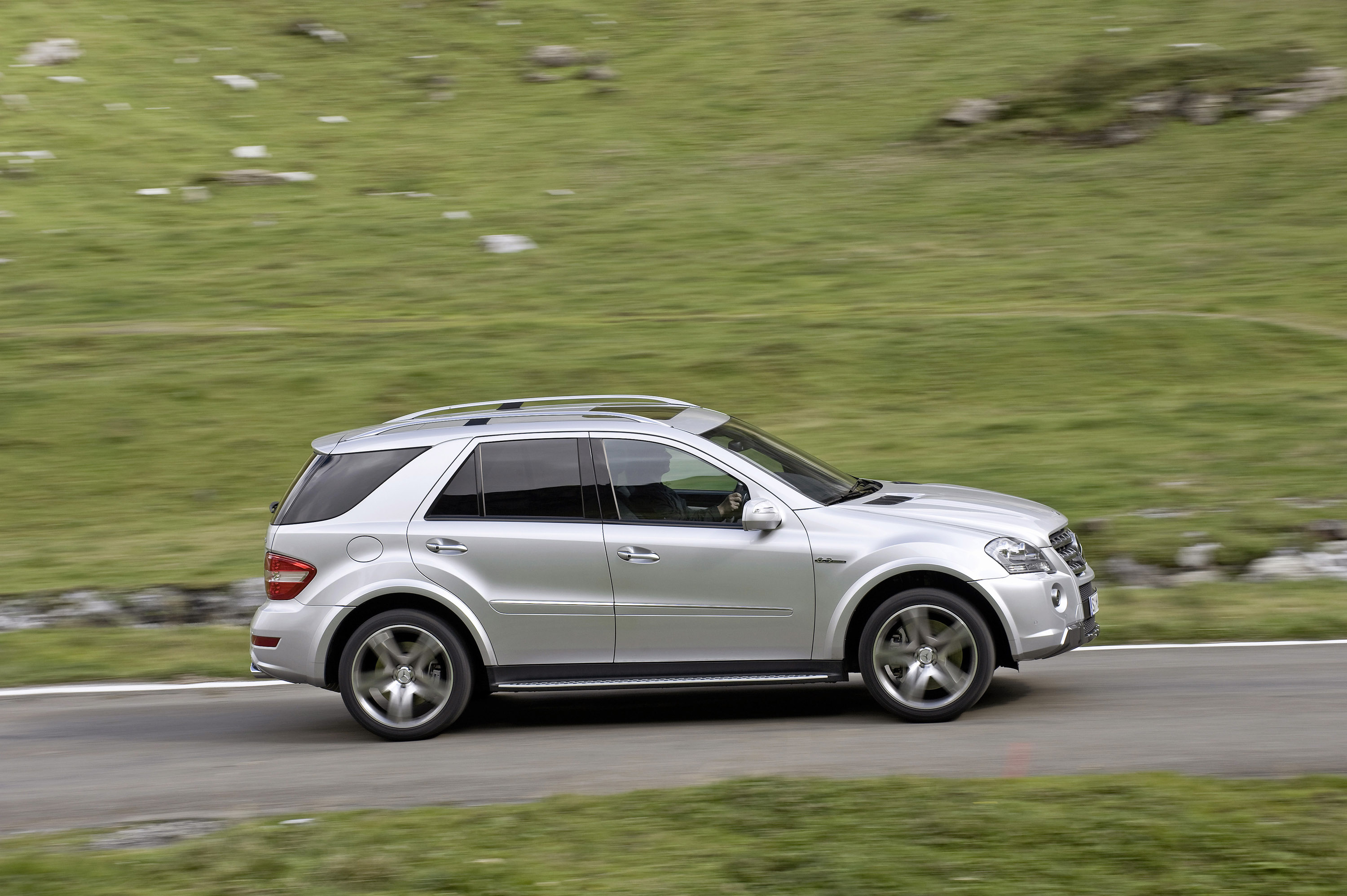 Mercedes-Benz ML63 AMG 10th Anniversary photo #16
