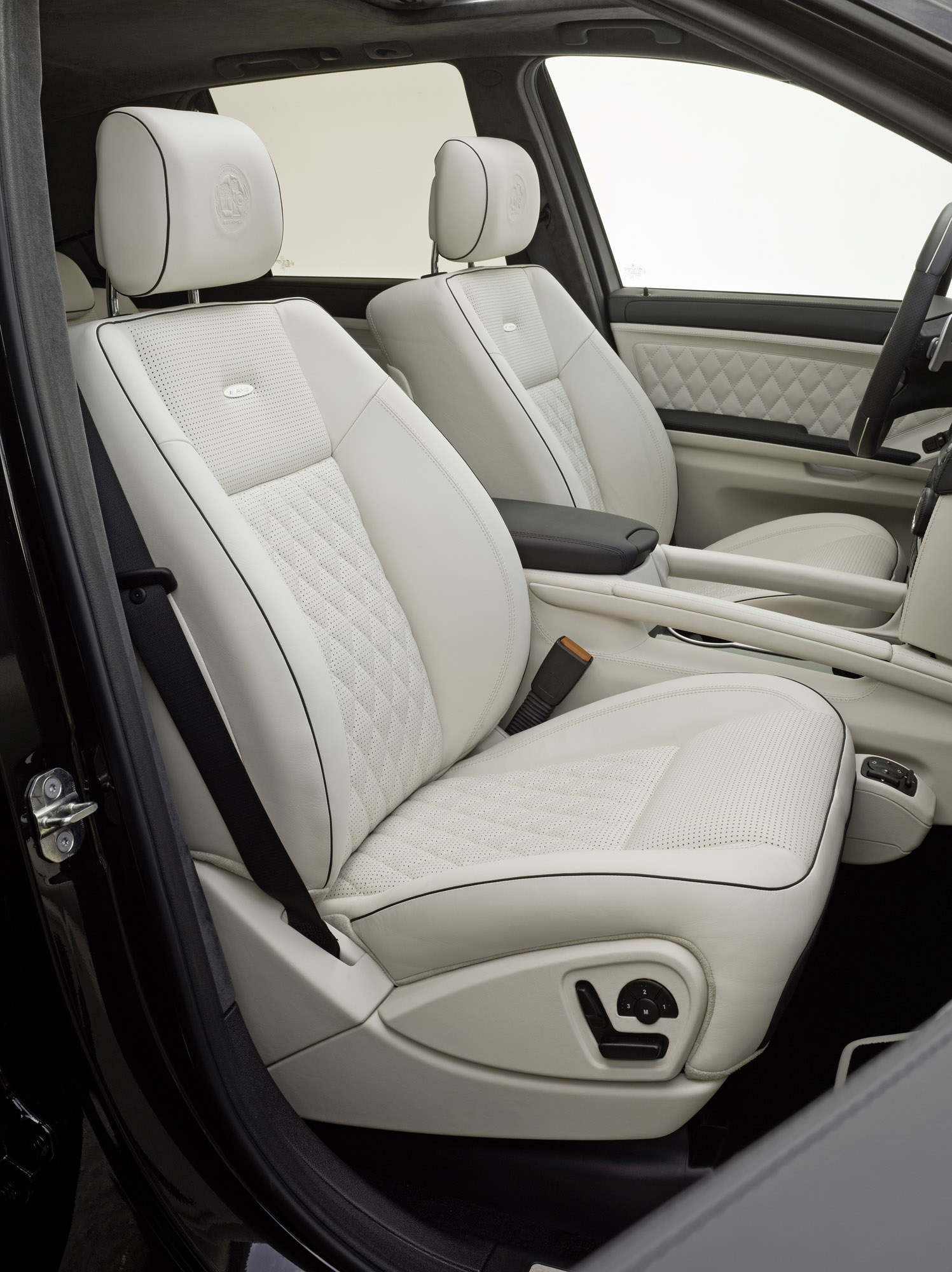 Mercedes-Benz ML63 AMG Performance Studio photo #23