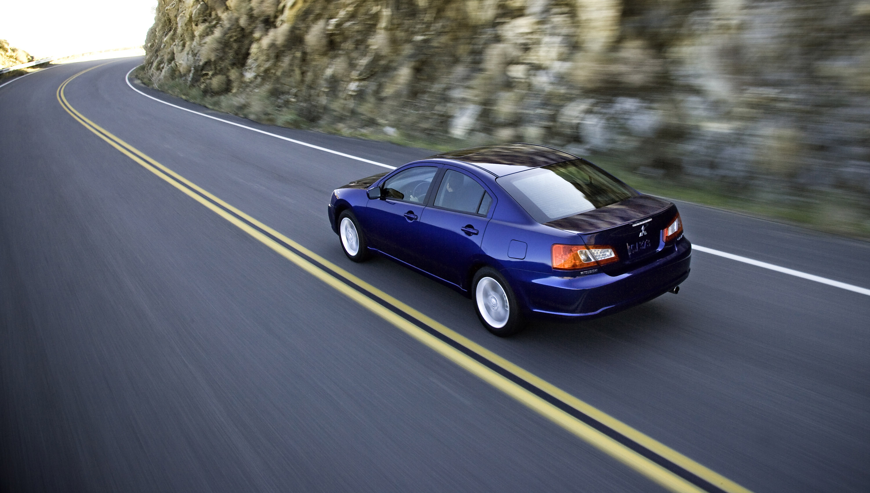 Mitsubishi Galant photo #16