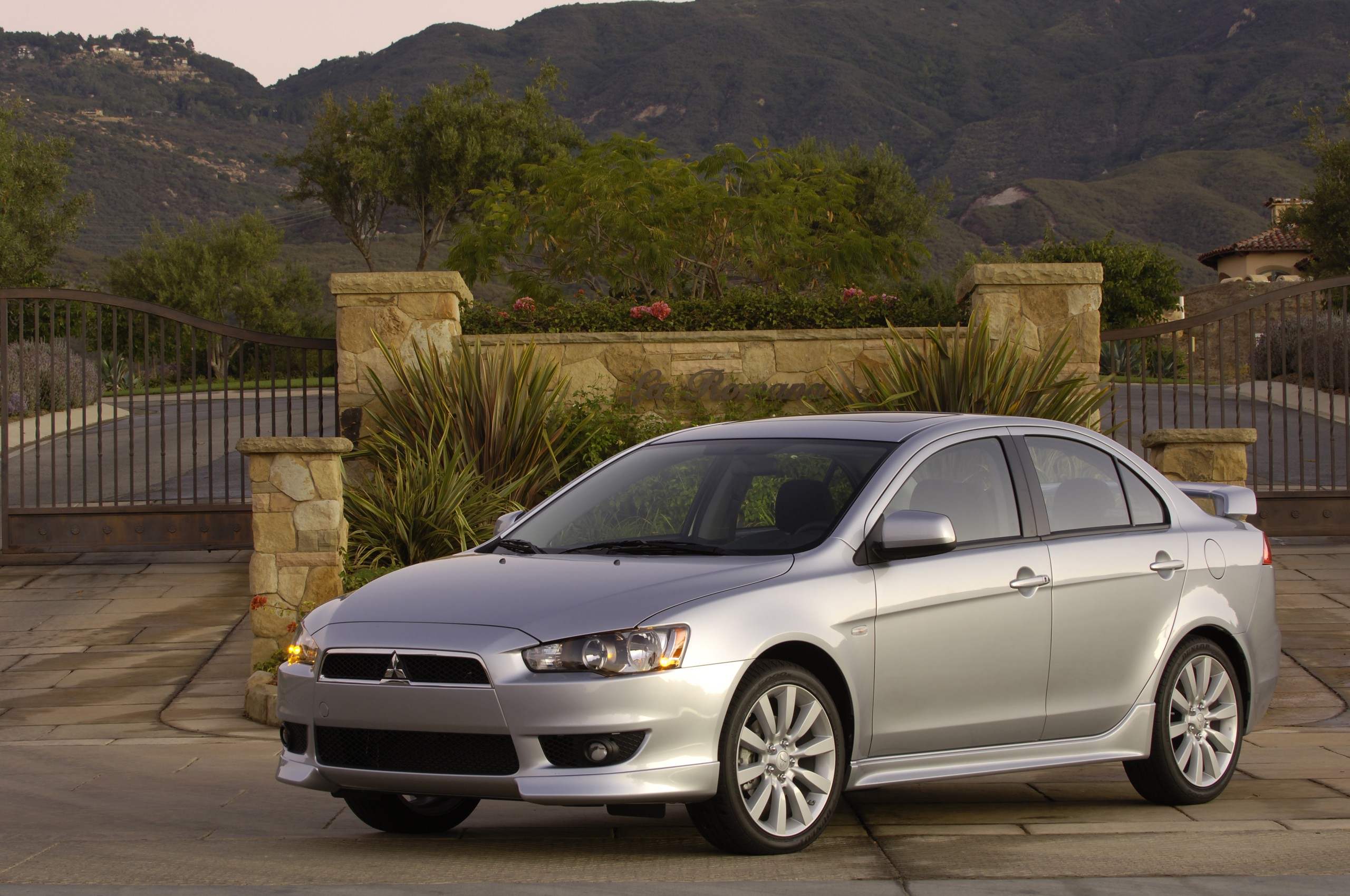 Mitsubishi Lancer Sedan photo #4