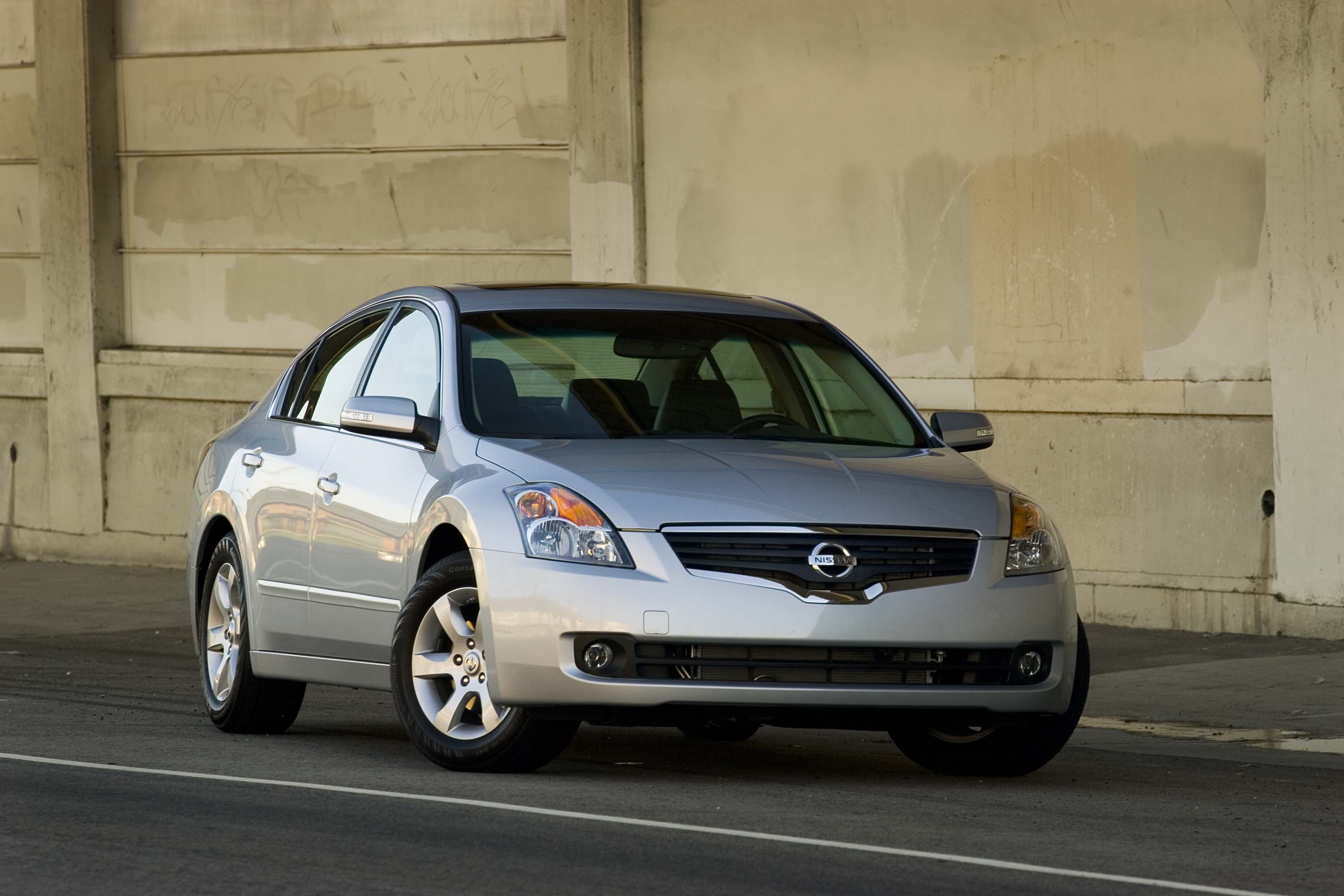 Nissan Altima Sedan photo #1