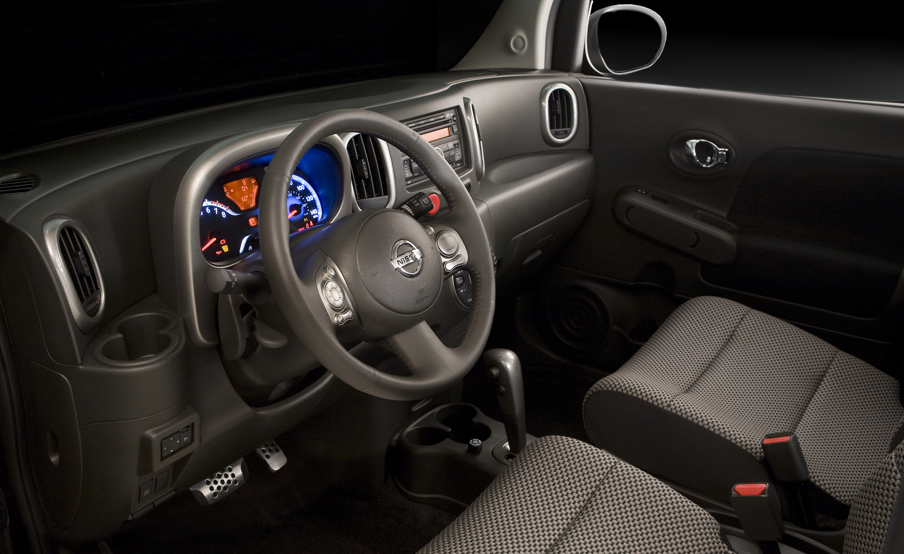 Nissan Cube photo #17