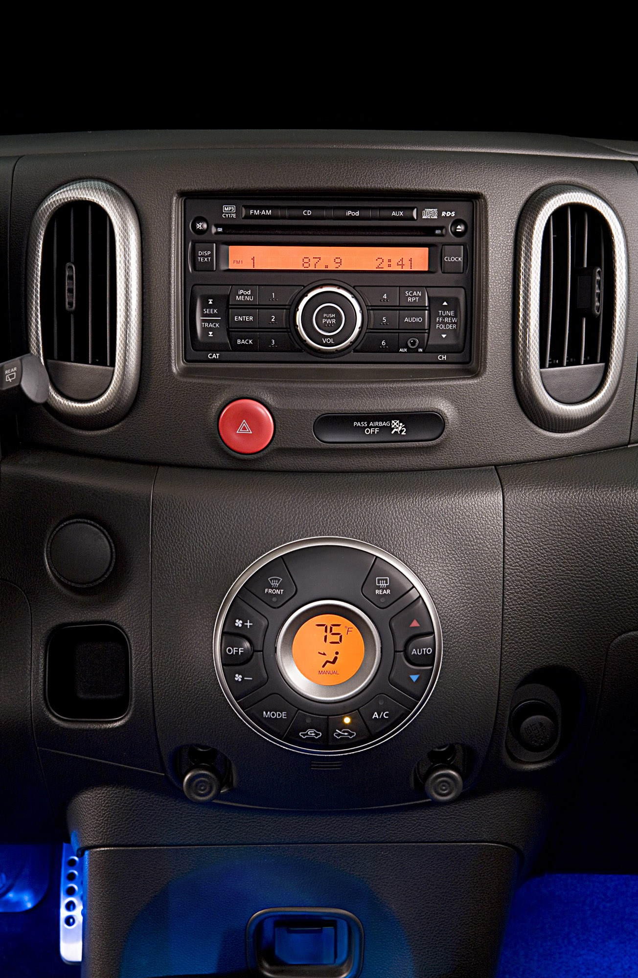Nissan Cube photo #23