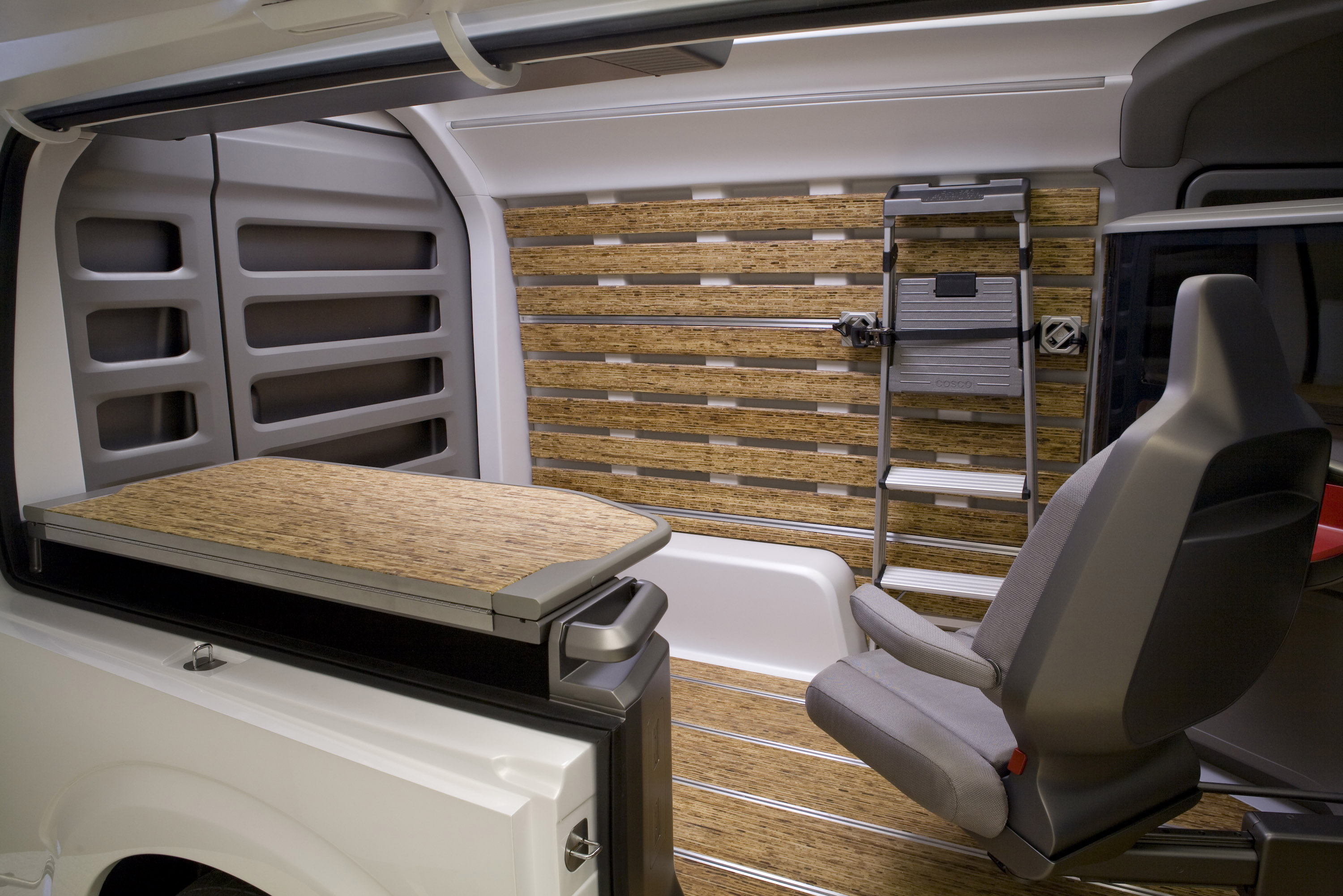 Nissan NV2500 Concept photo #18
