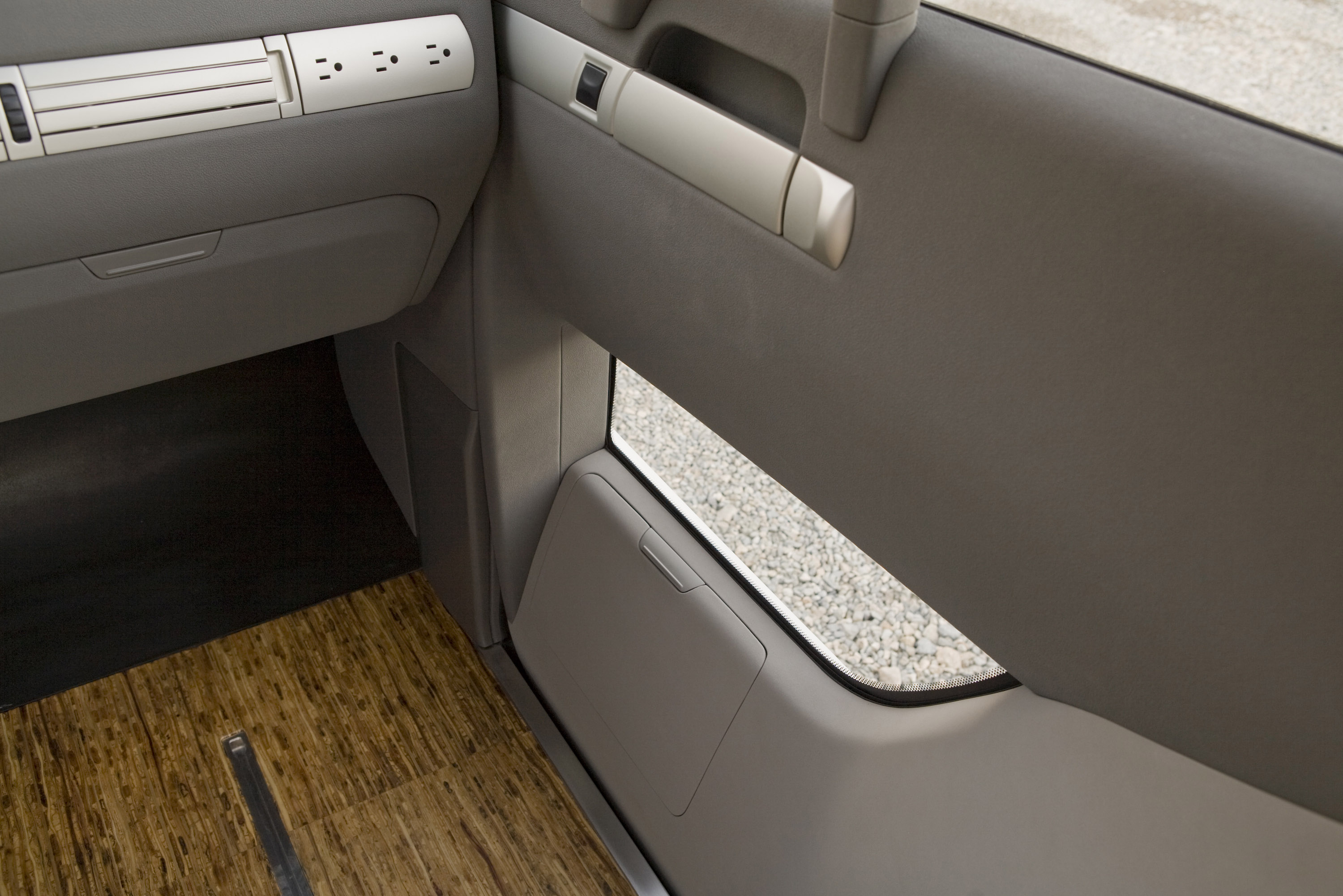 Nissan NV2500 Concept photo #24