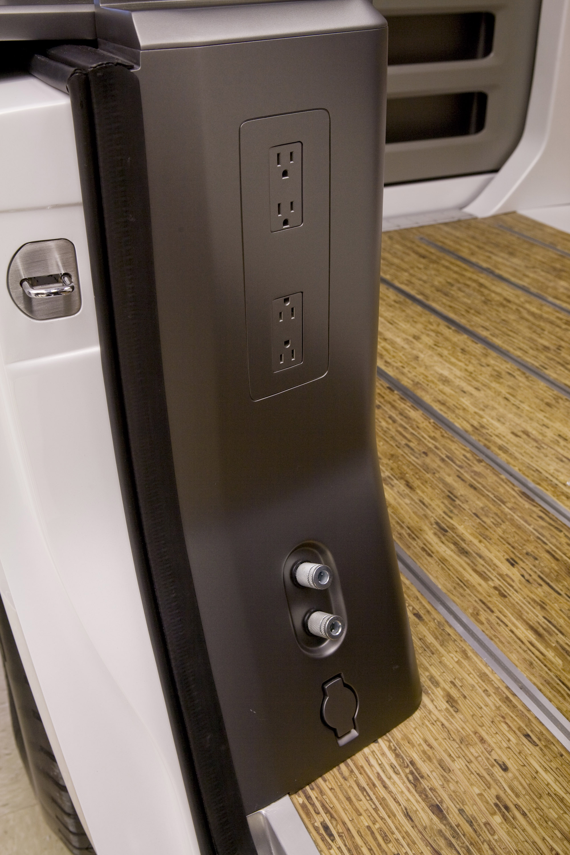 Nissan NV2500 Concept photo #27