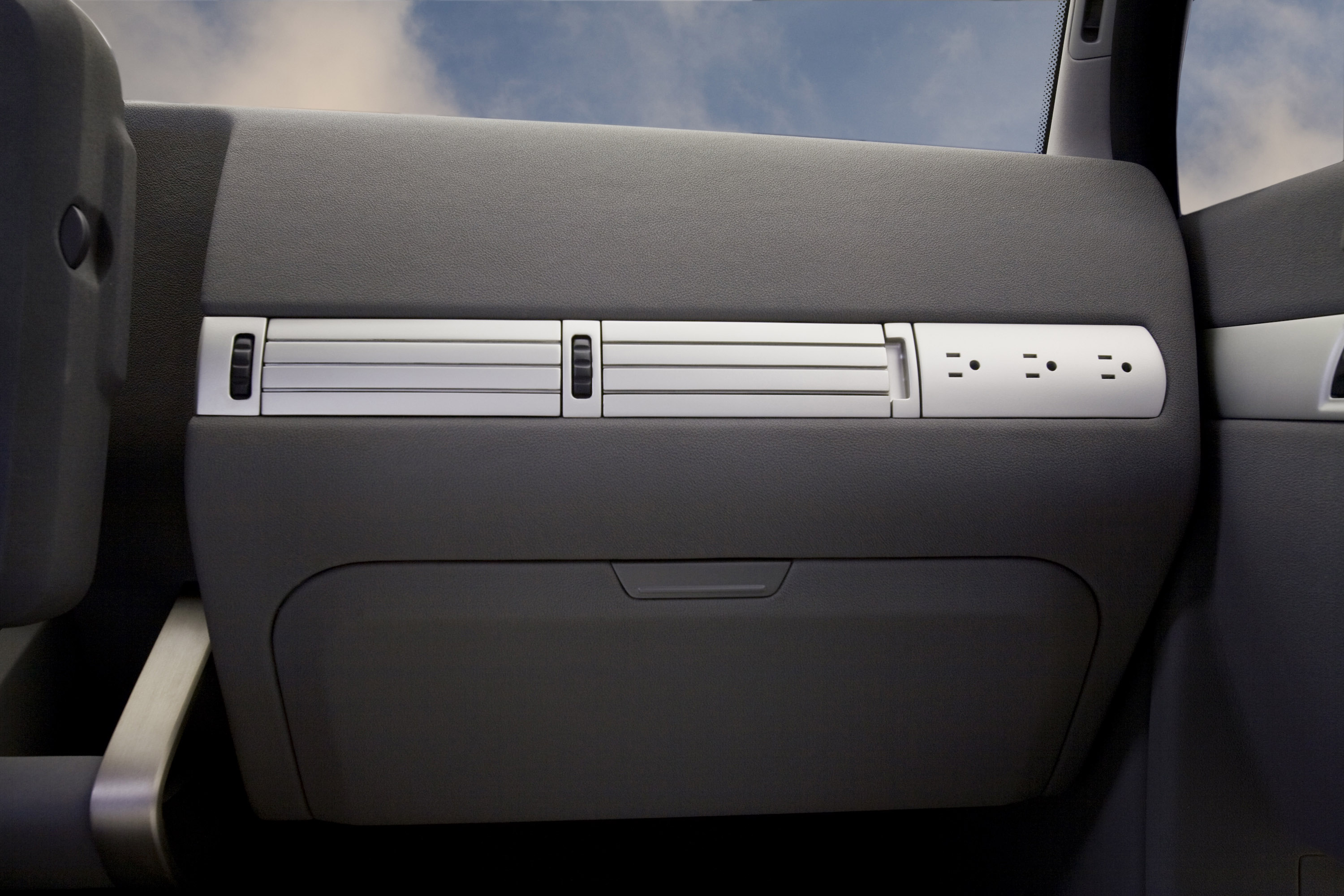 Nissan NV2500 Concept photo #29