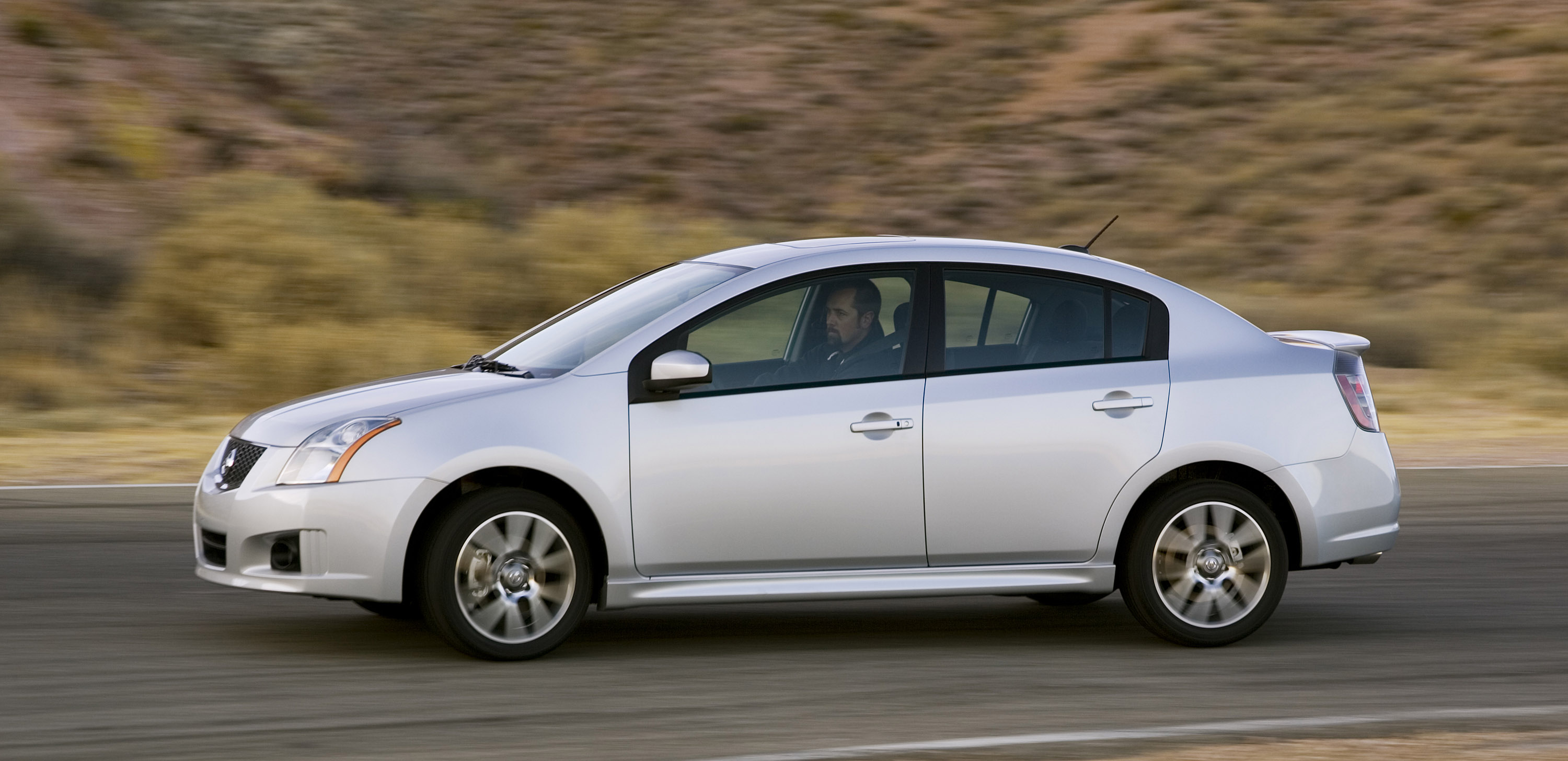 Nissan Sentra SE-R photo #11