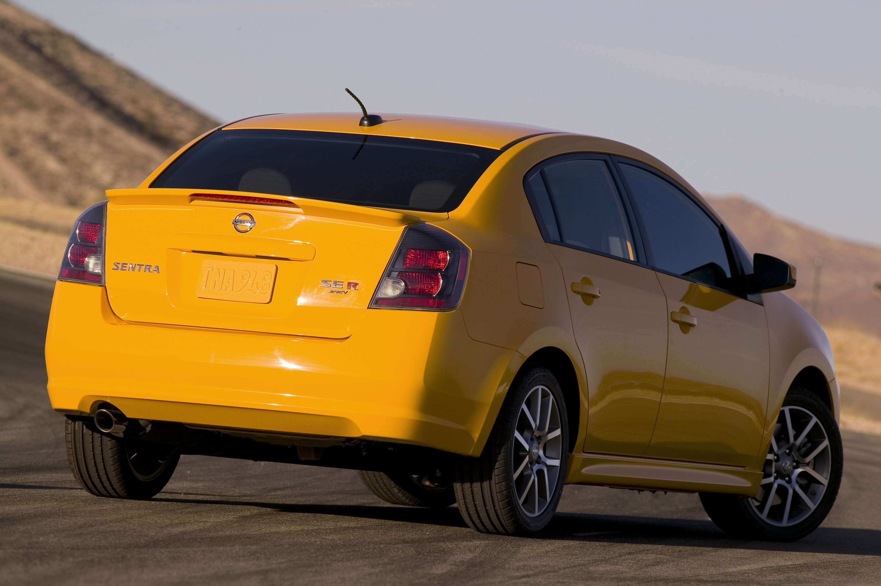 Nissan Sentra SE-R photo #12