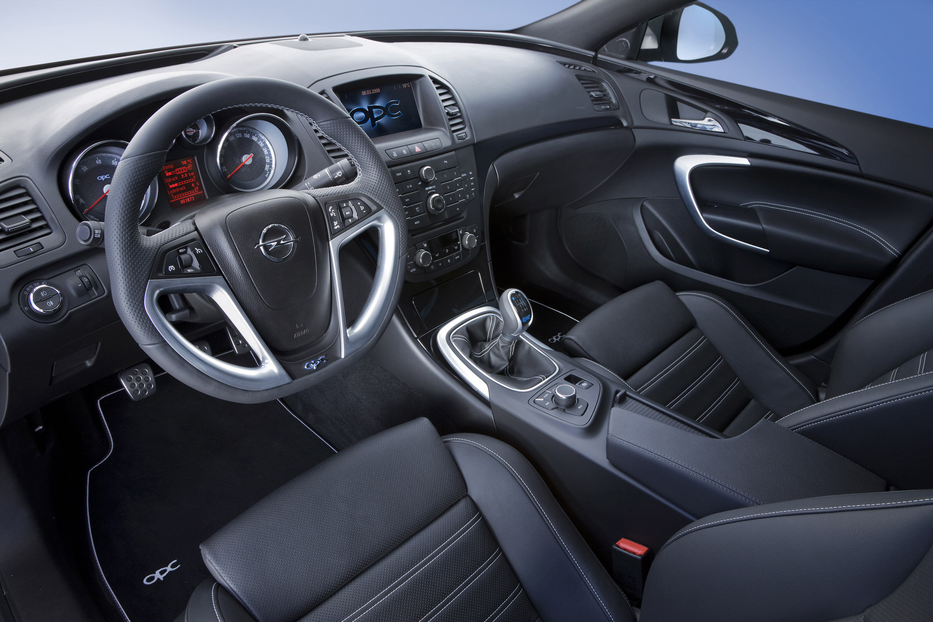 Opel Insignia OPC photo #16
