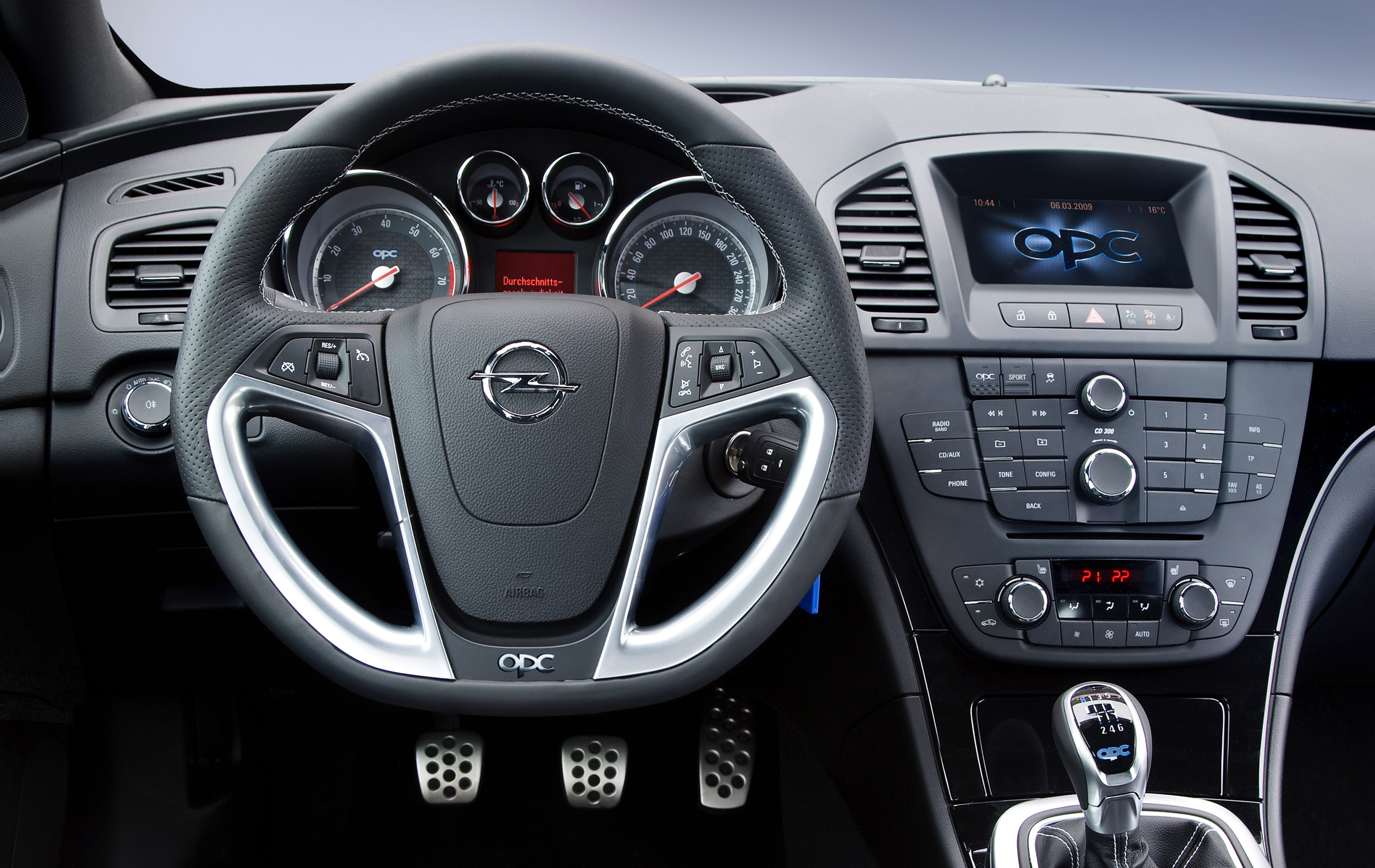 Opel Insignia OPC photo #17