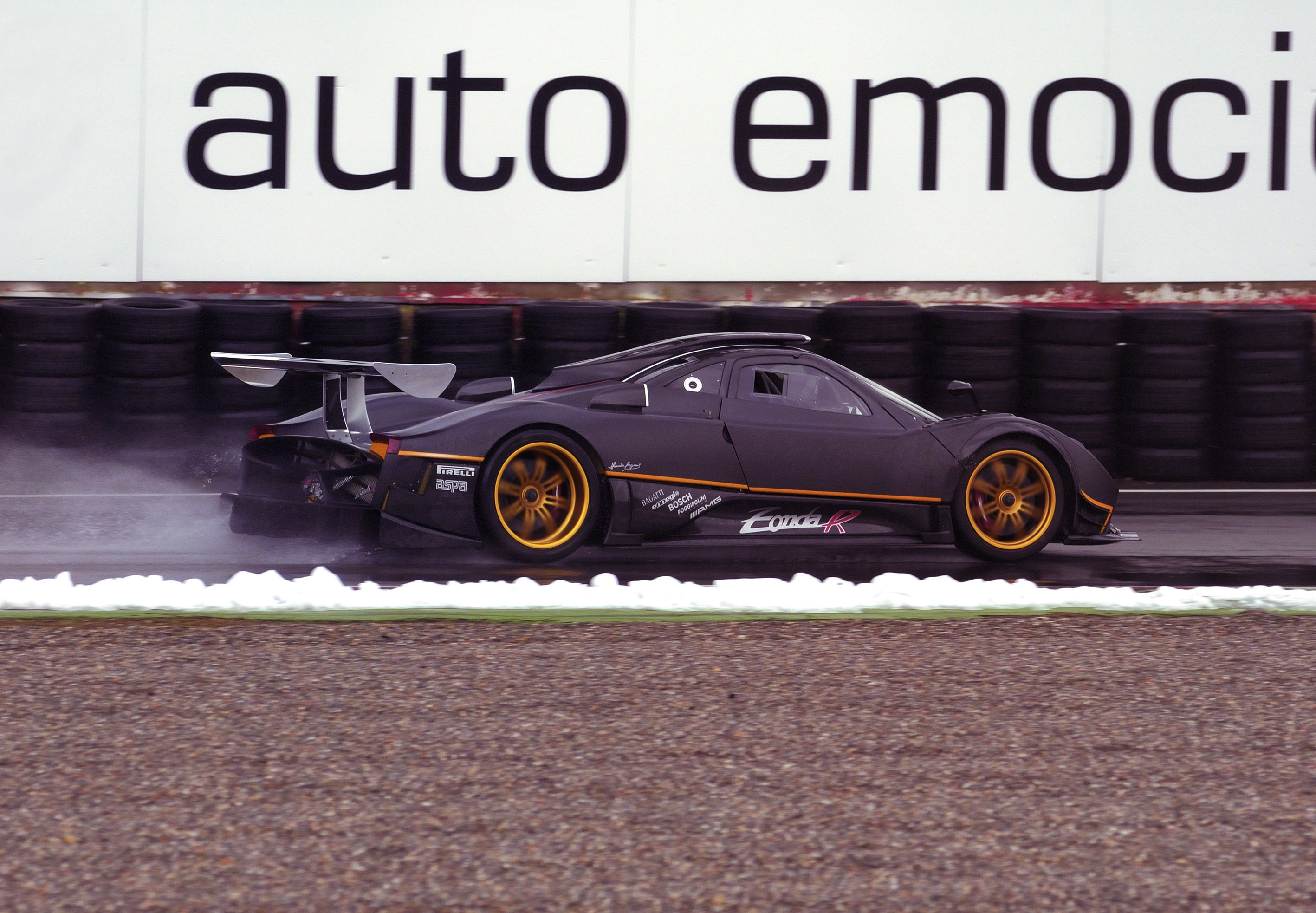 Pagani Zonda R photo #12