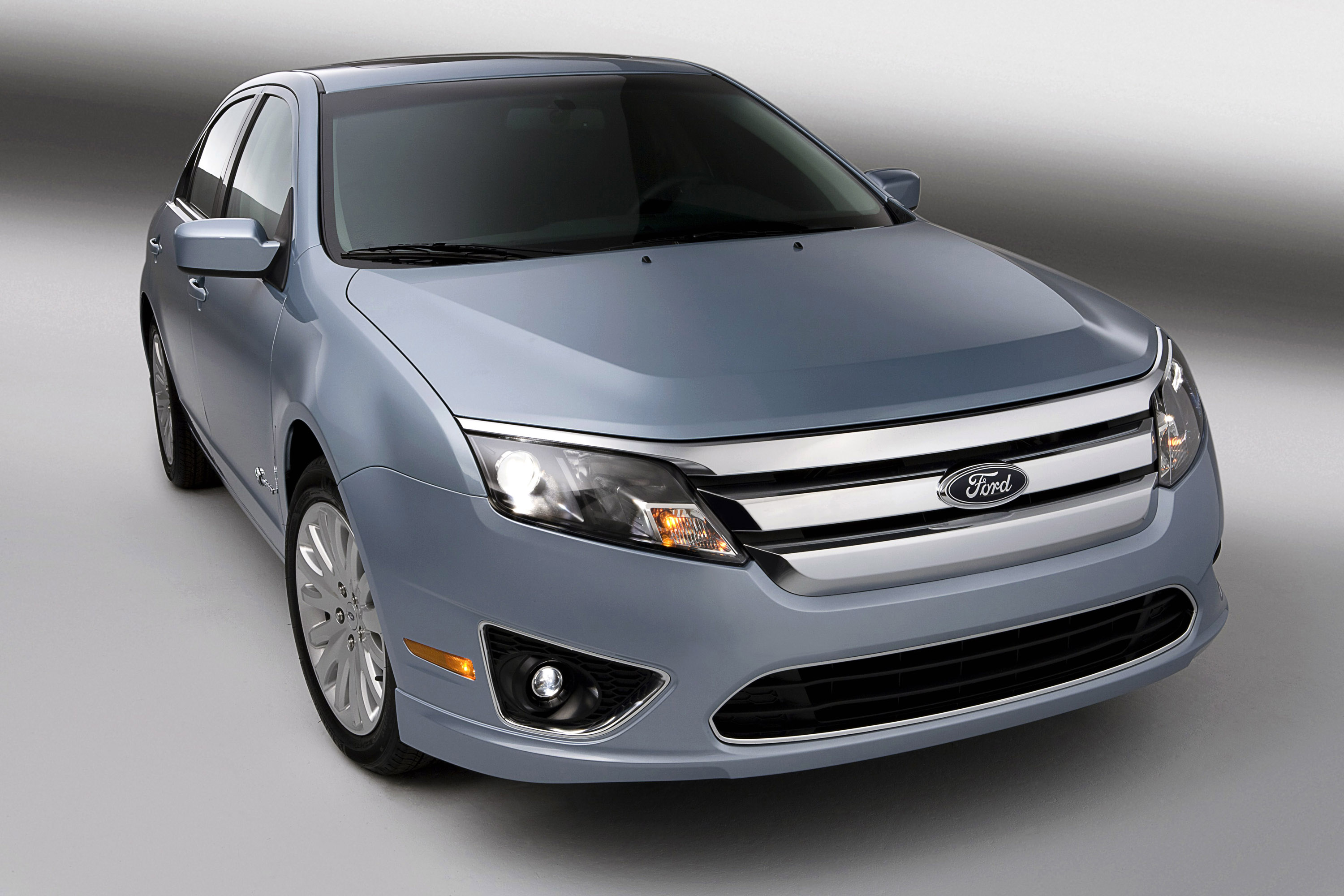 Ford Fusion Hybrid photo #2