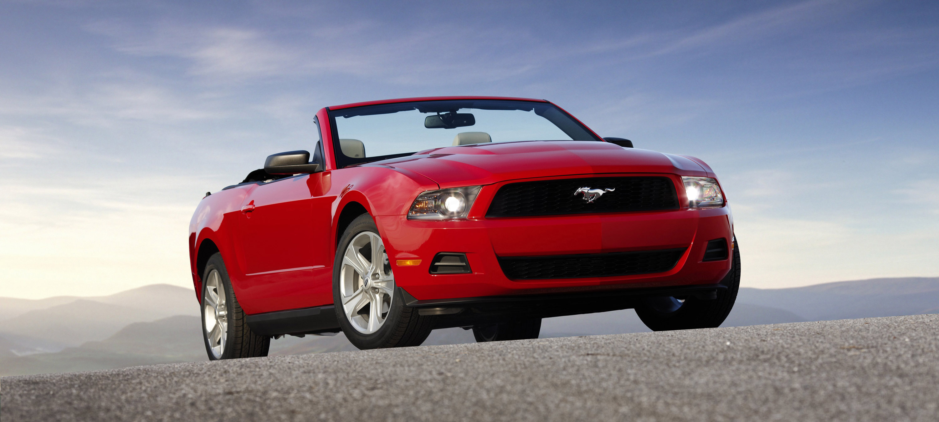 Ford Mustang Convertible photo #1