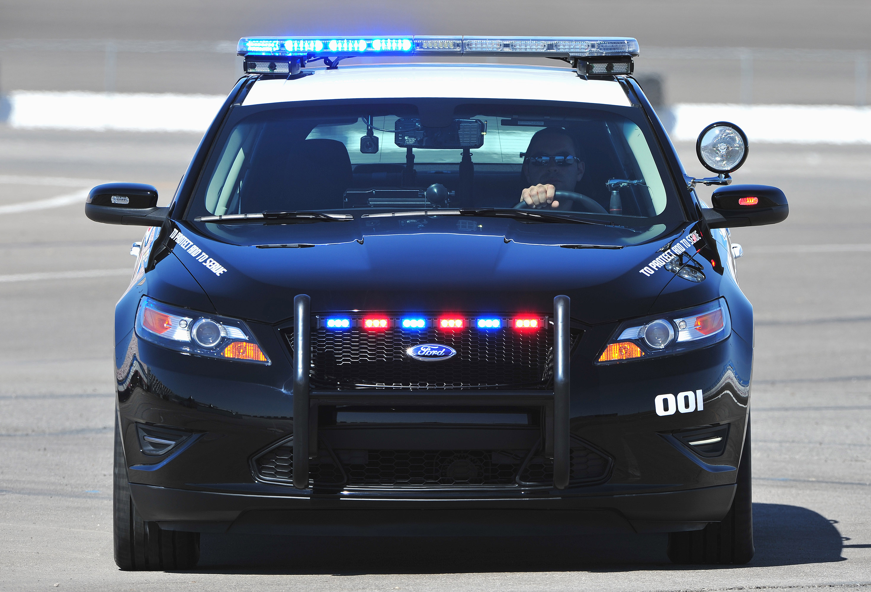 Полицейская машина автомобиля