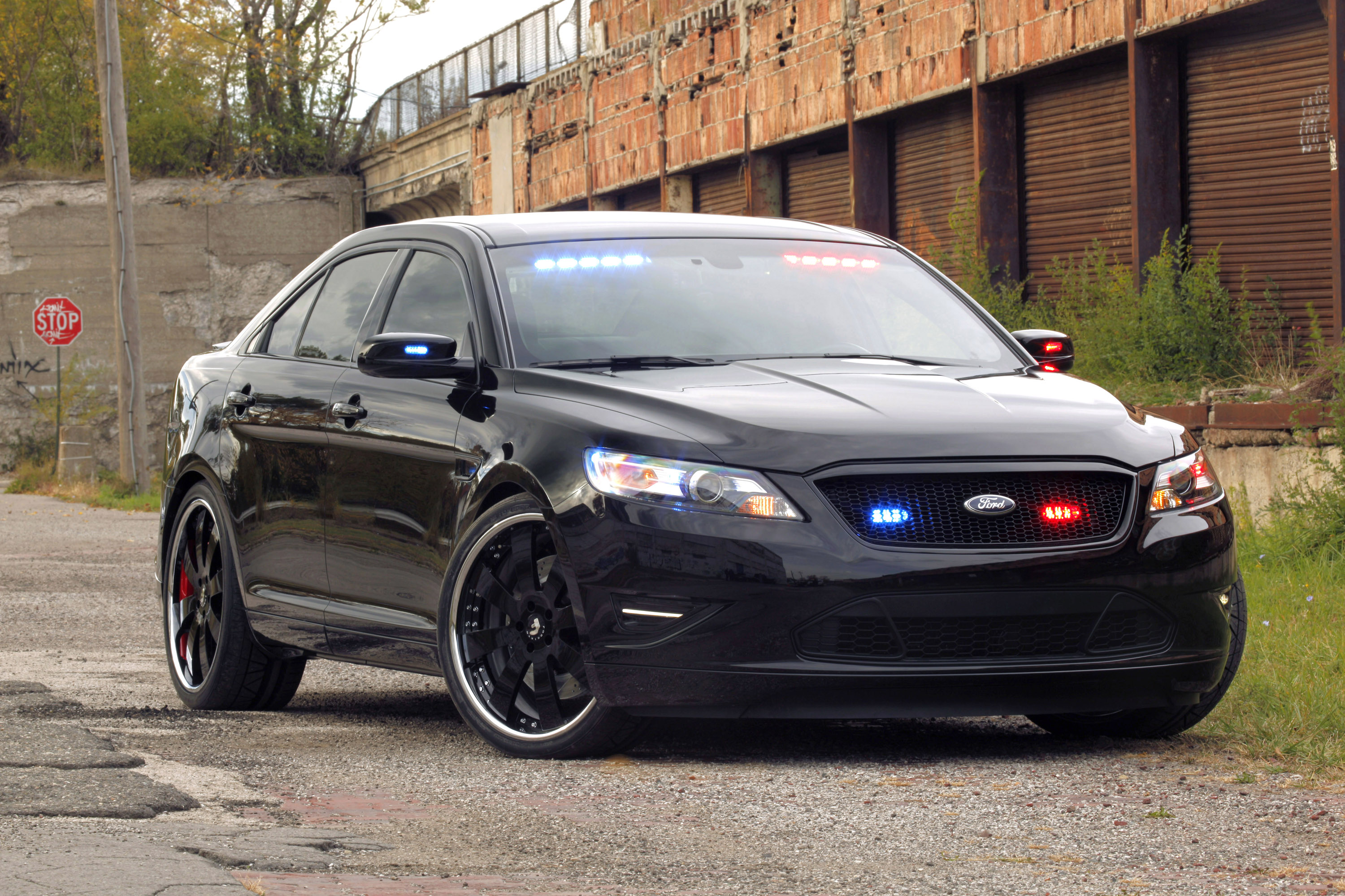 Ford Stealth Police Interceptor Concept photo #2