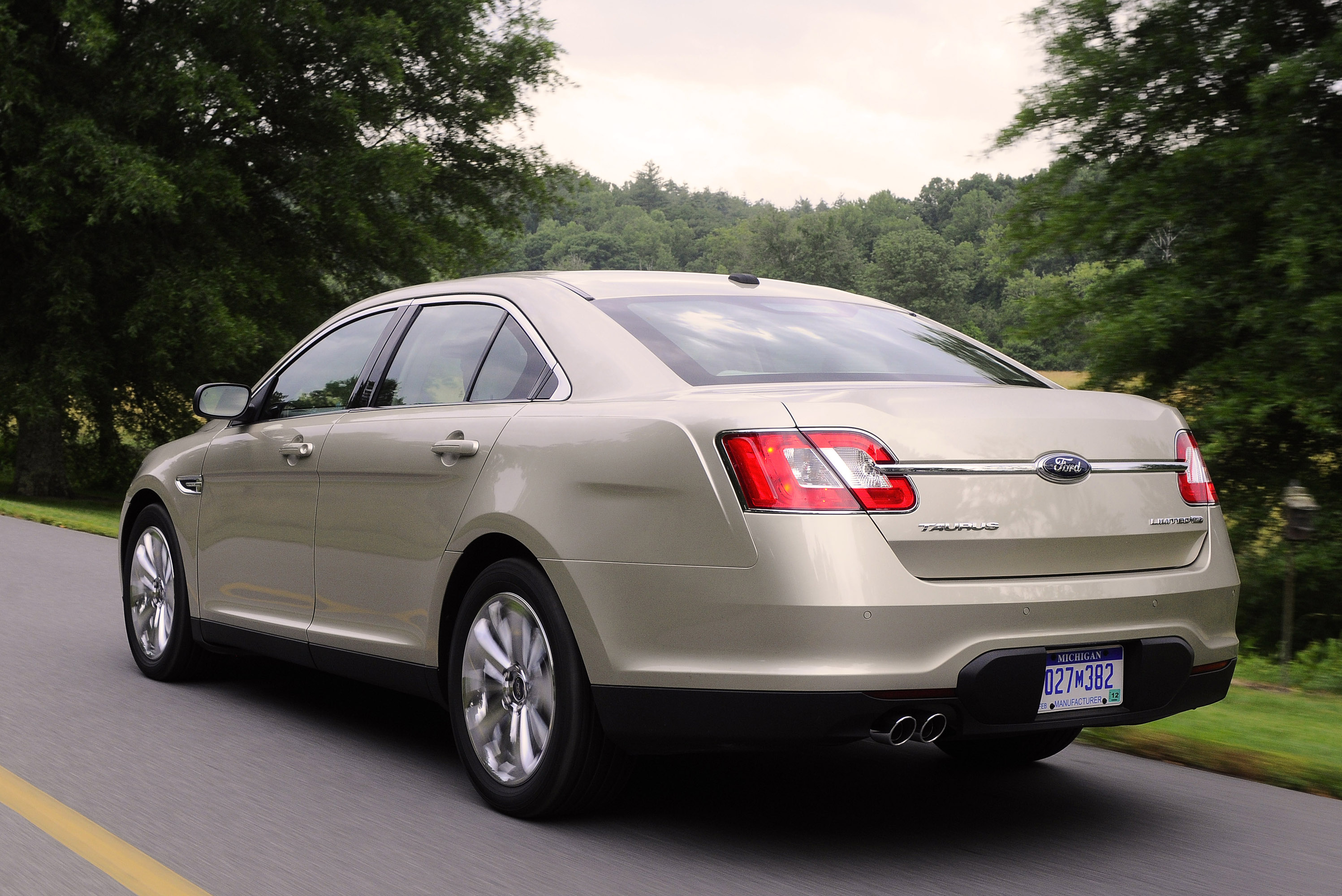 Ford Taurus photo #22