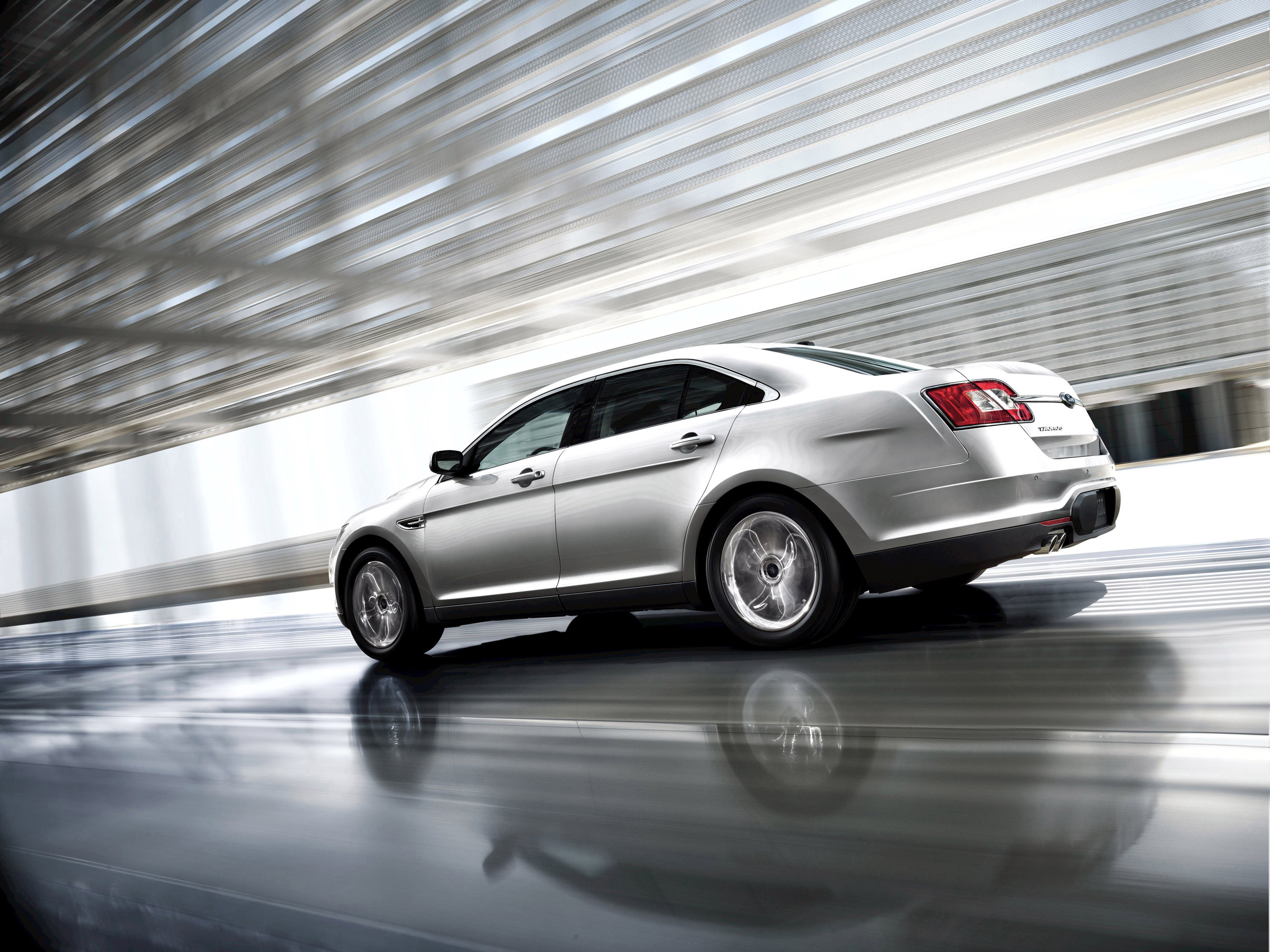 Ford Taurus photo #23