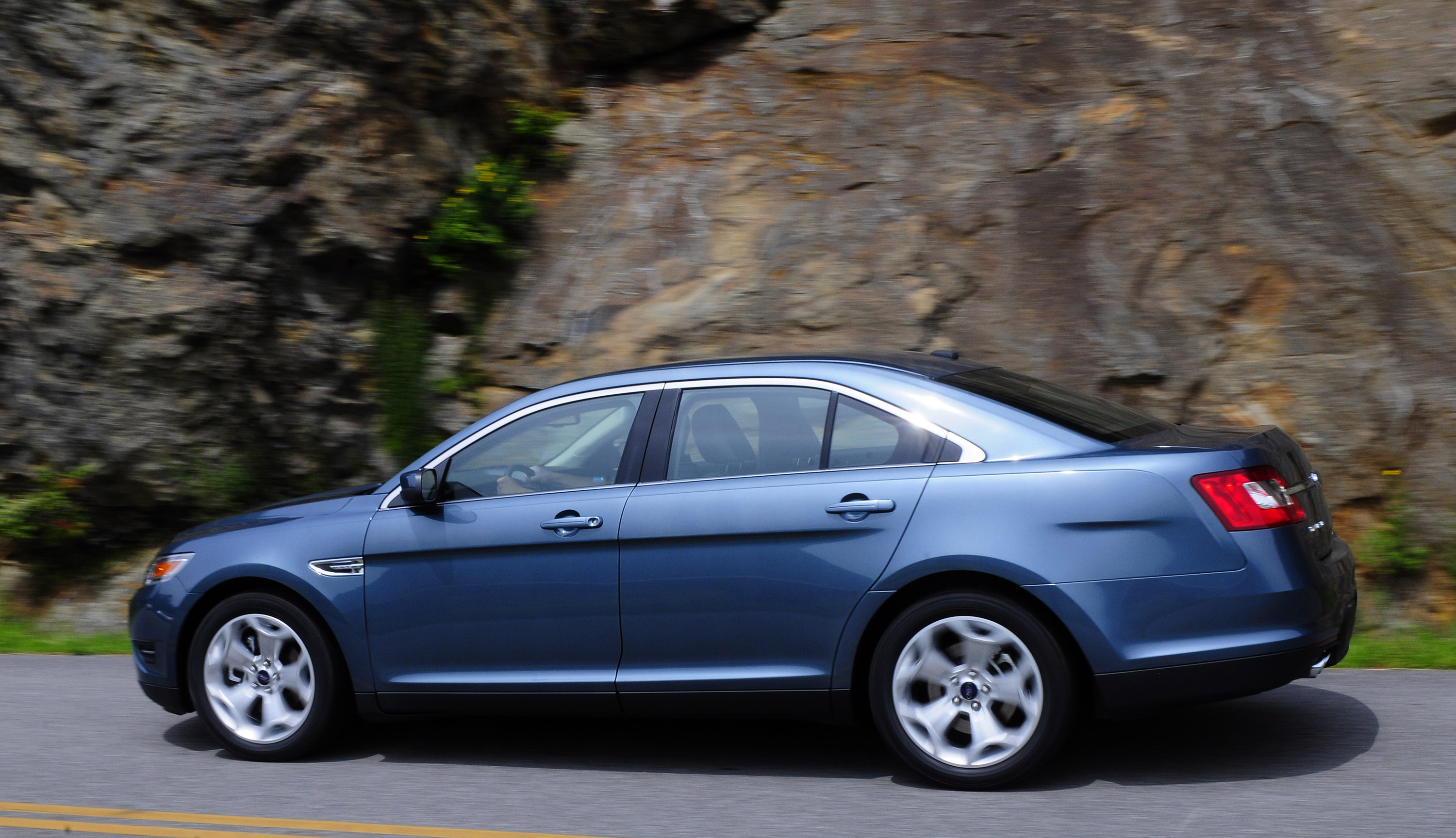 Ford Taurus photo #24