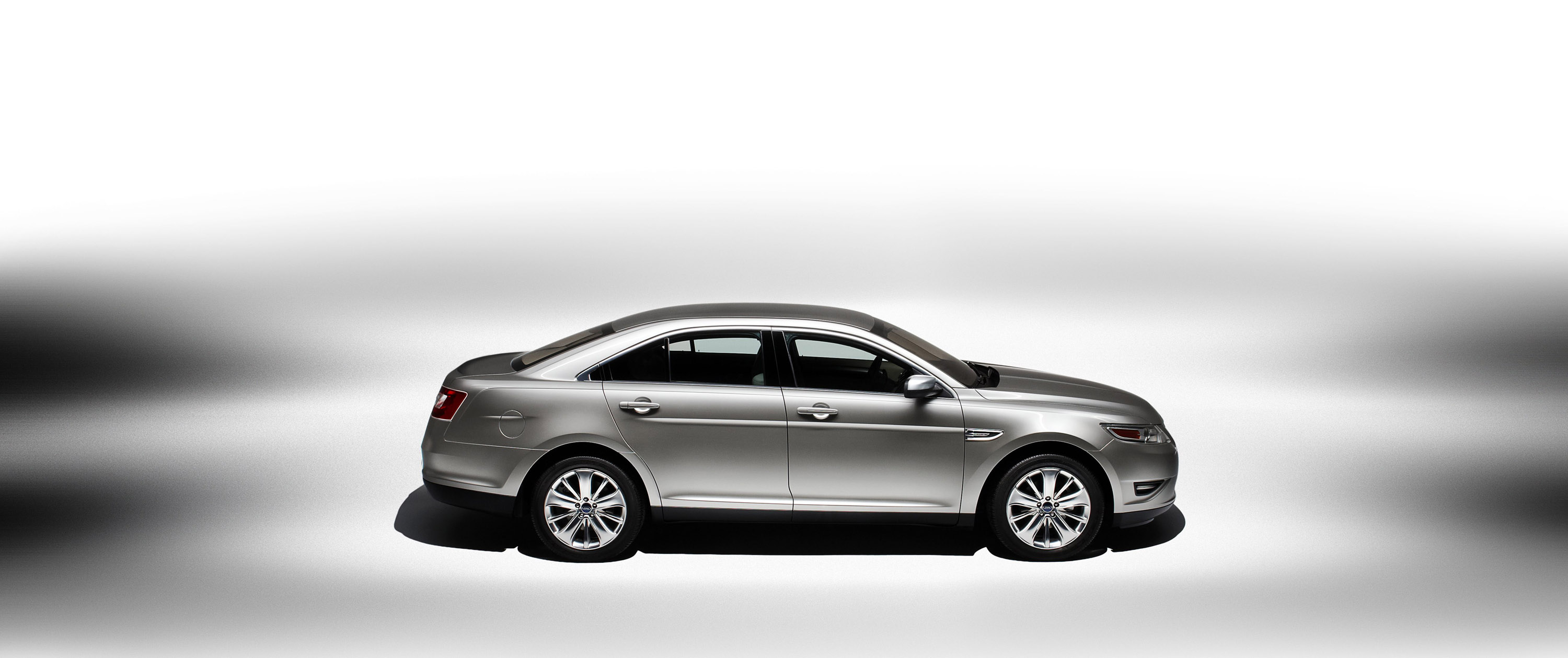 Ford Taurus photo #25