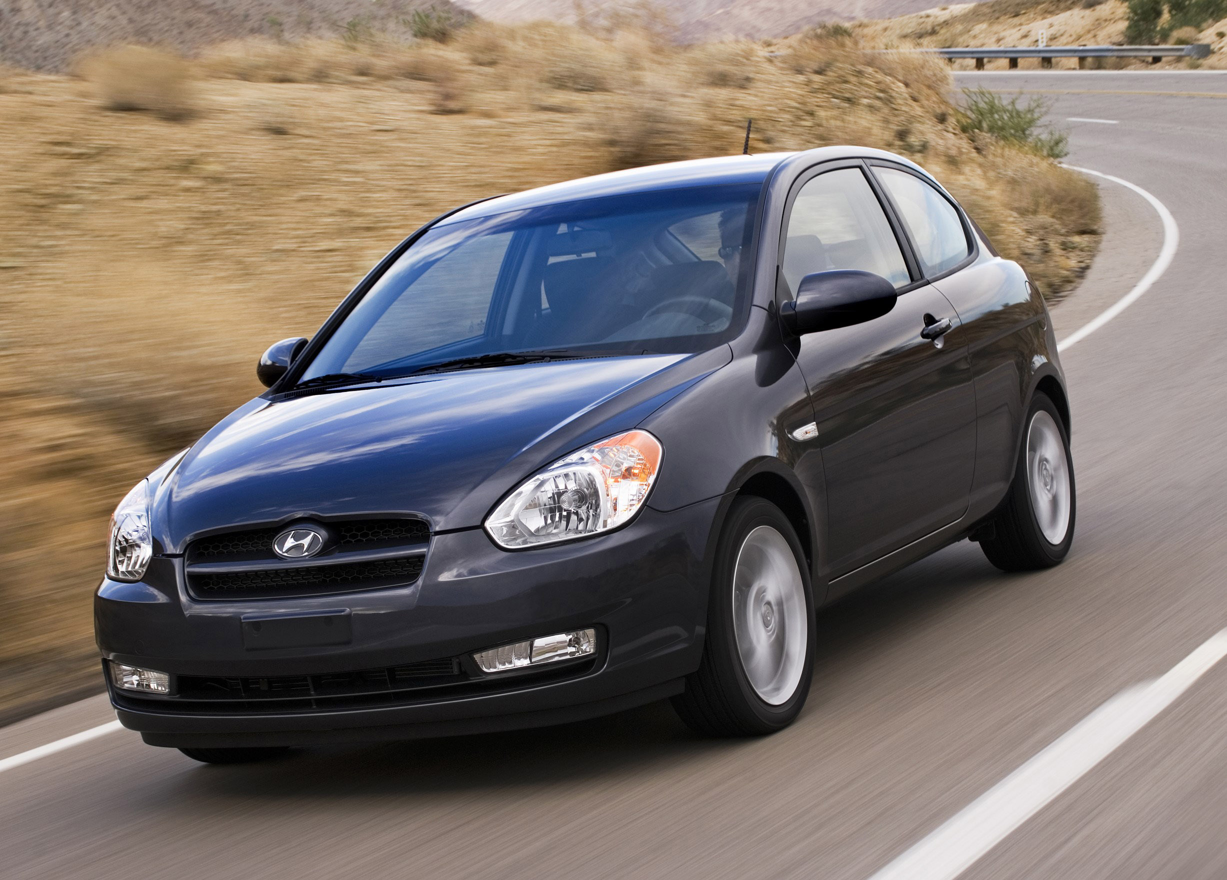 Hyundai Accent photo #3