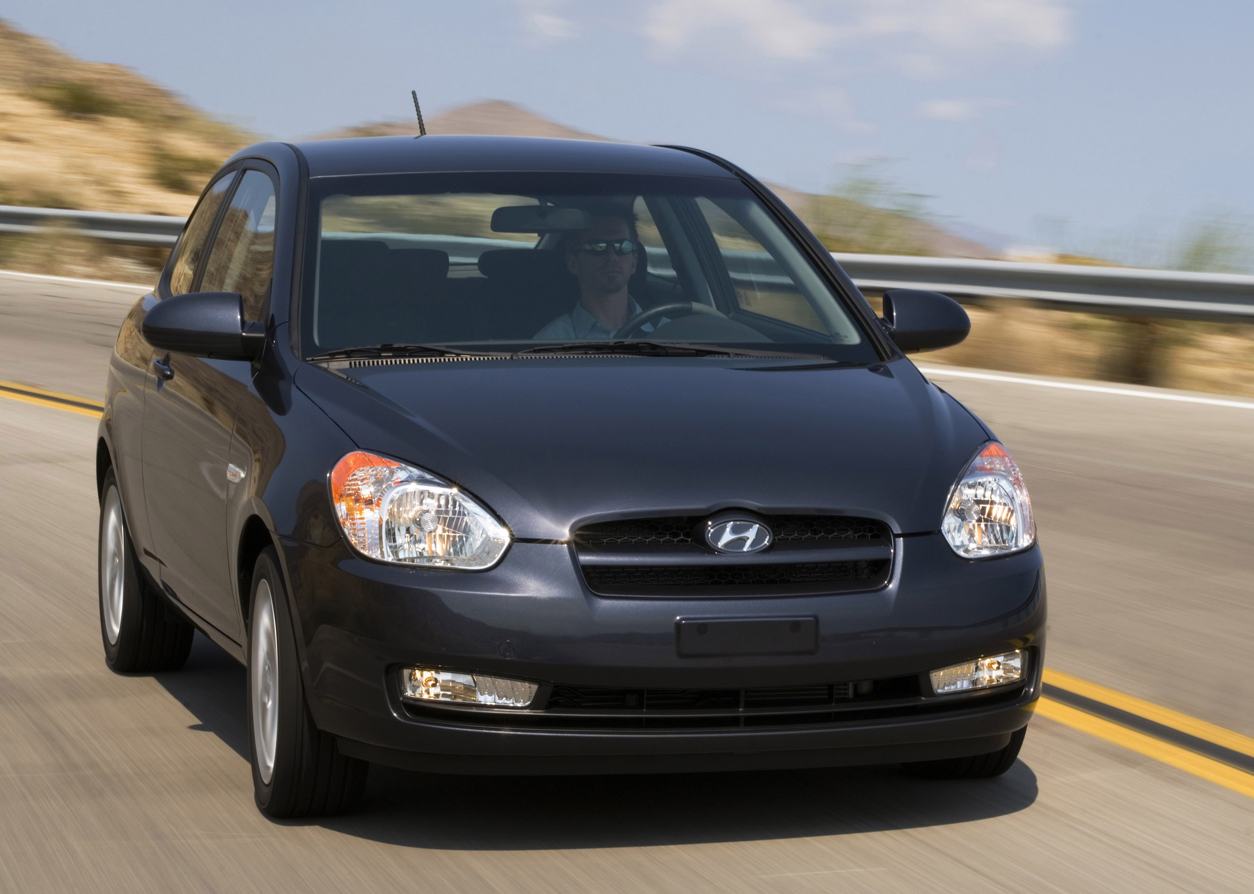 Hyundai Accent photo #4