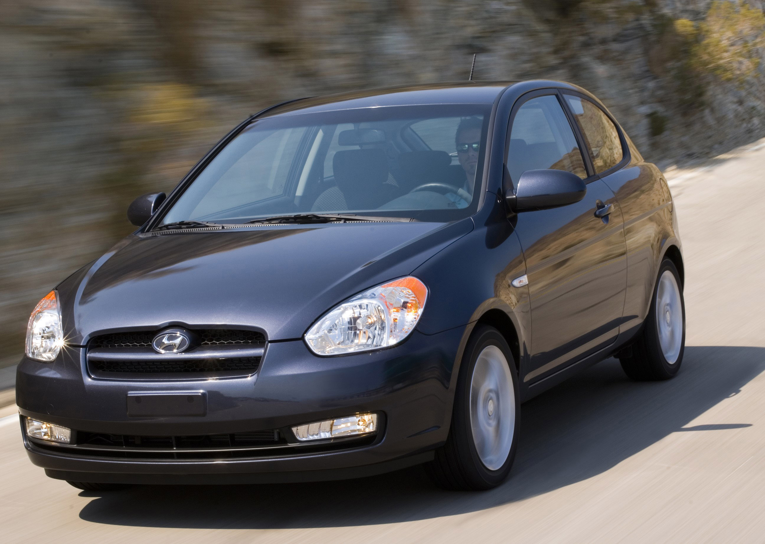 Hyundai Accent photo #5