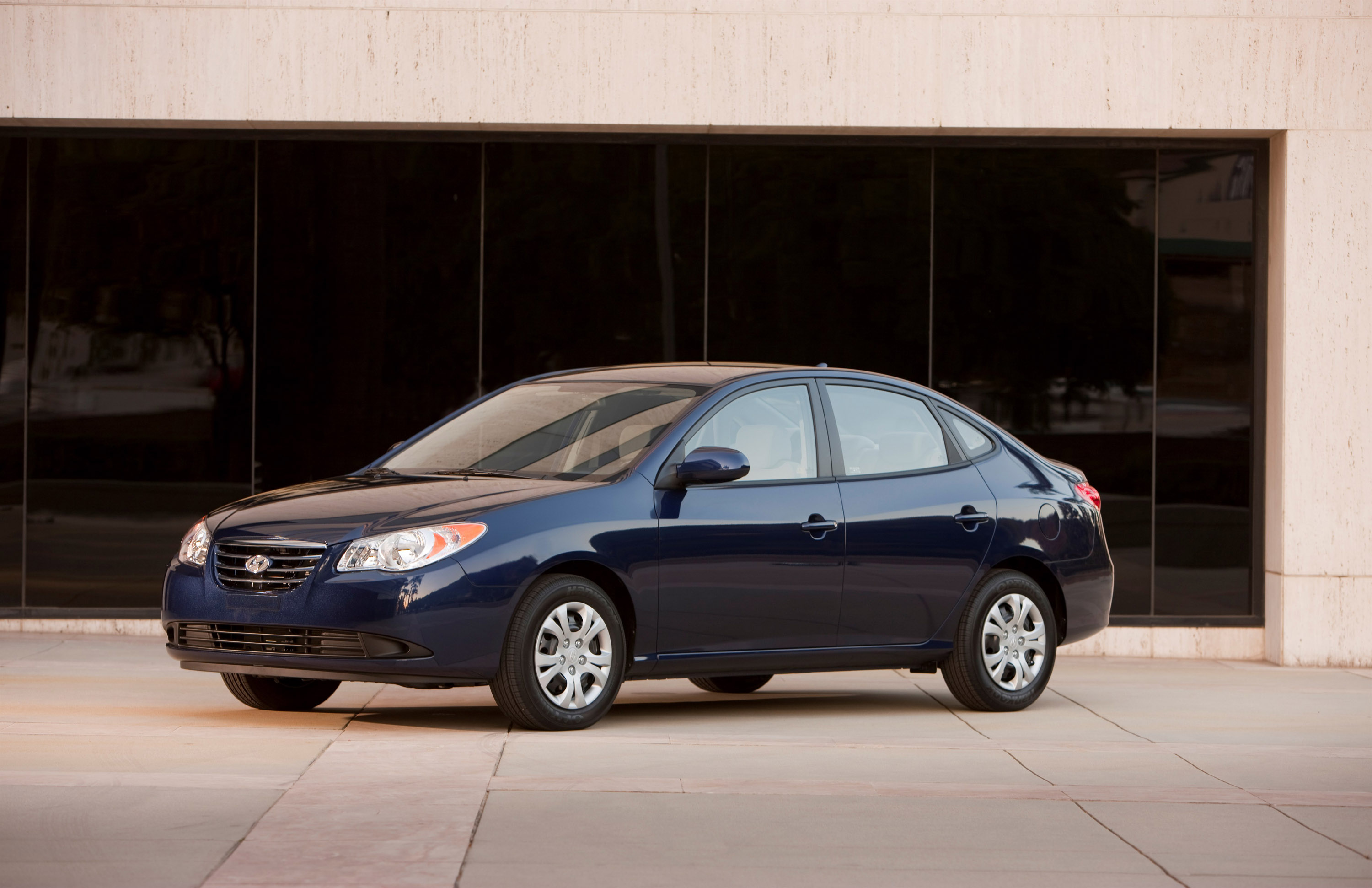 Hyundai Elantra Blue photo #2