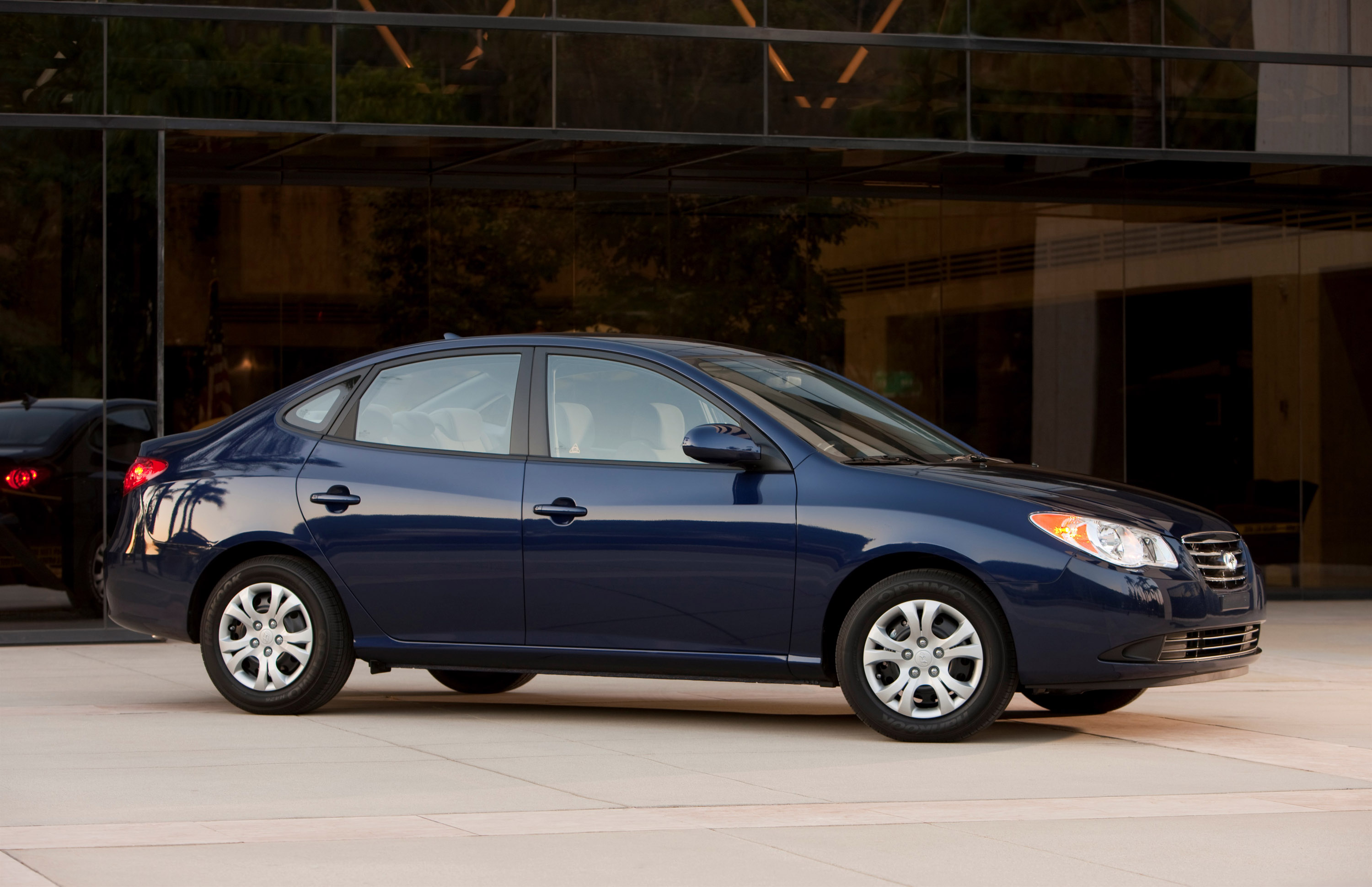 Hyundai Elantra Blue photo #3