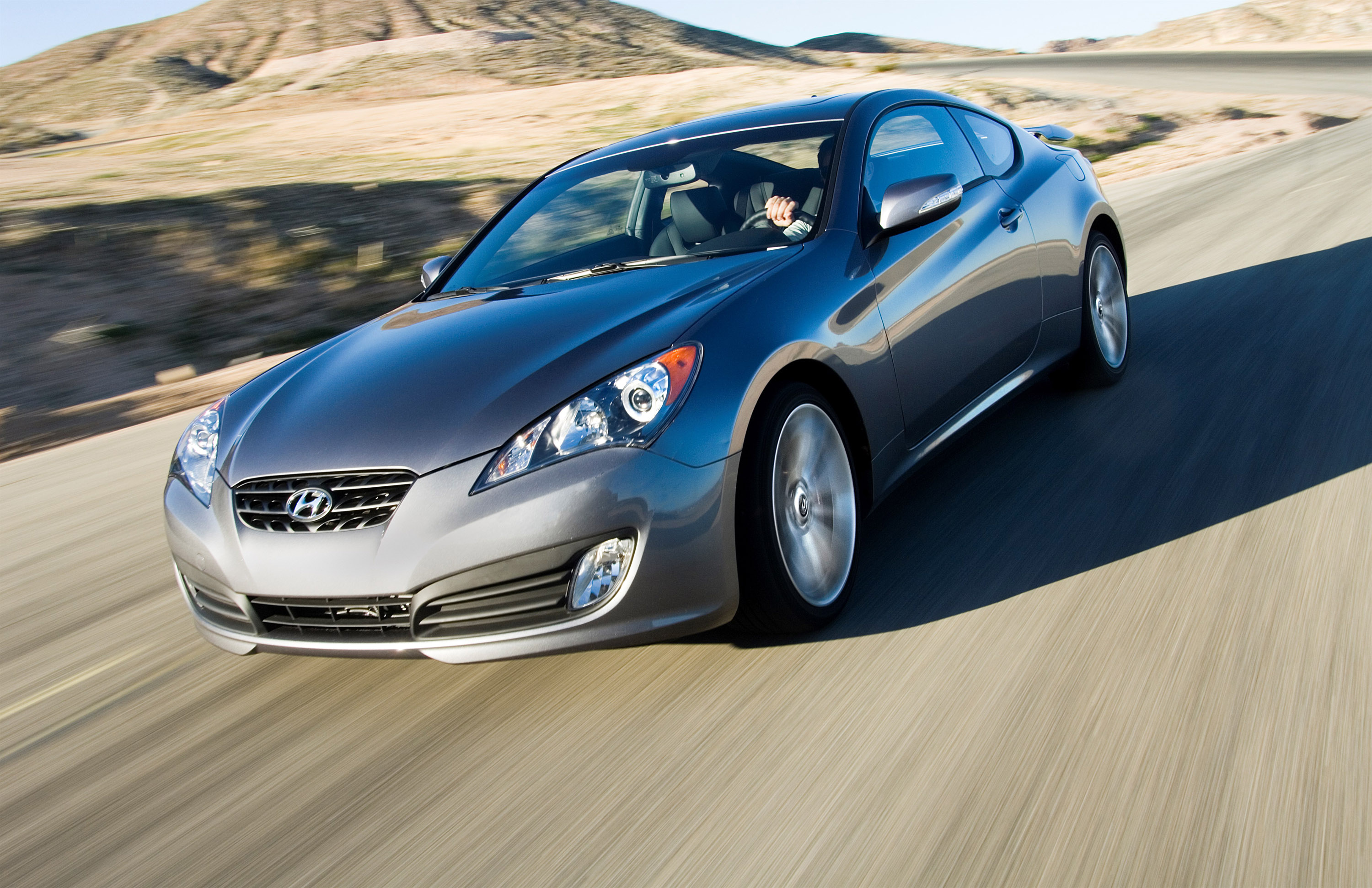 Hyundai Genesis Coupe photo #2