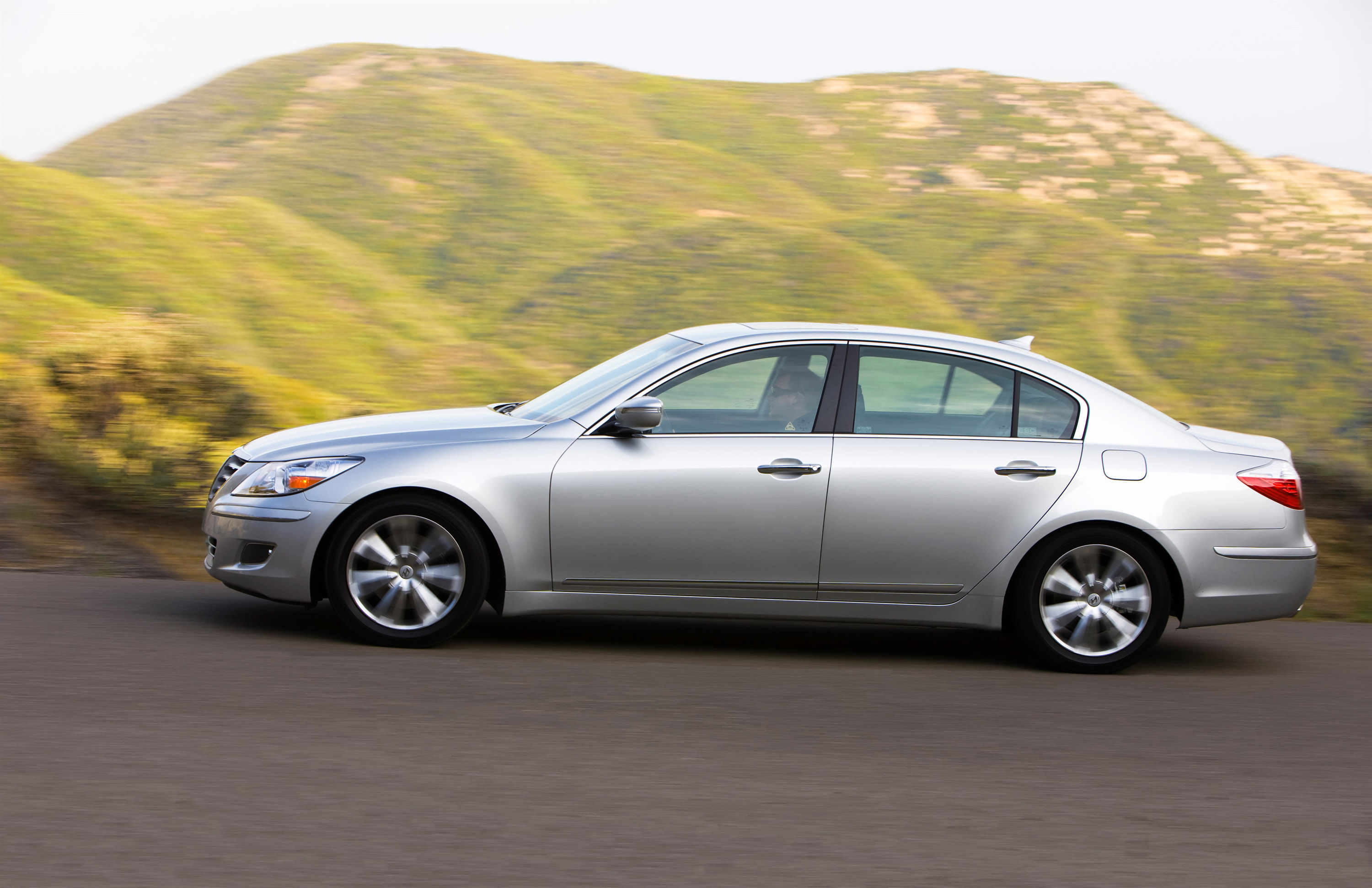 Hyundai Genesis photo #18