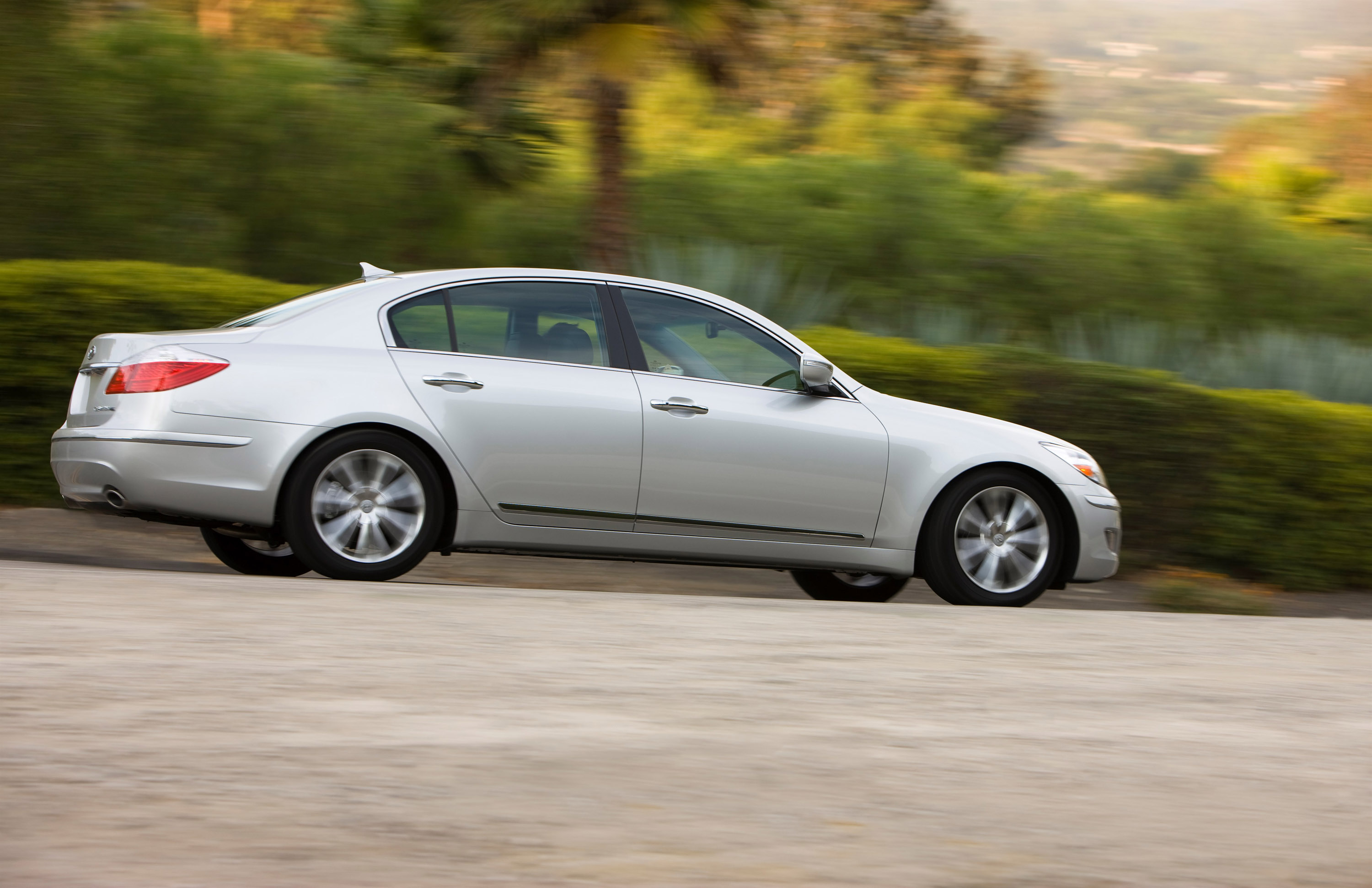 Hyundai Genesis photo #23