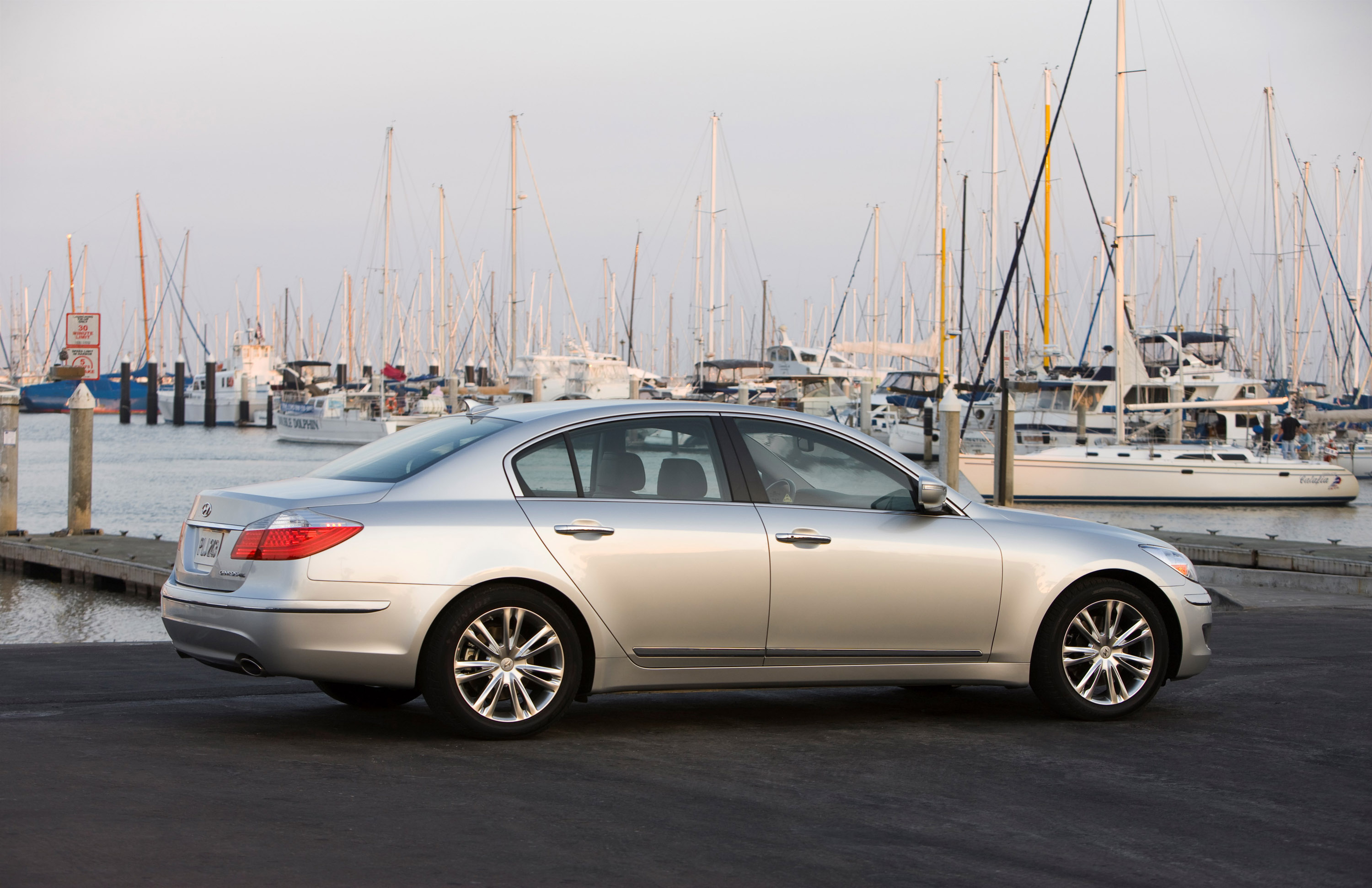 Hyundai Genesis photo #24