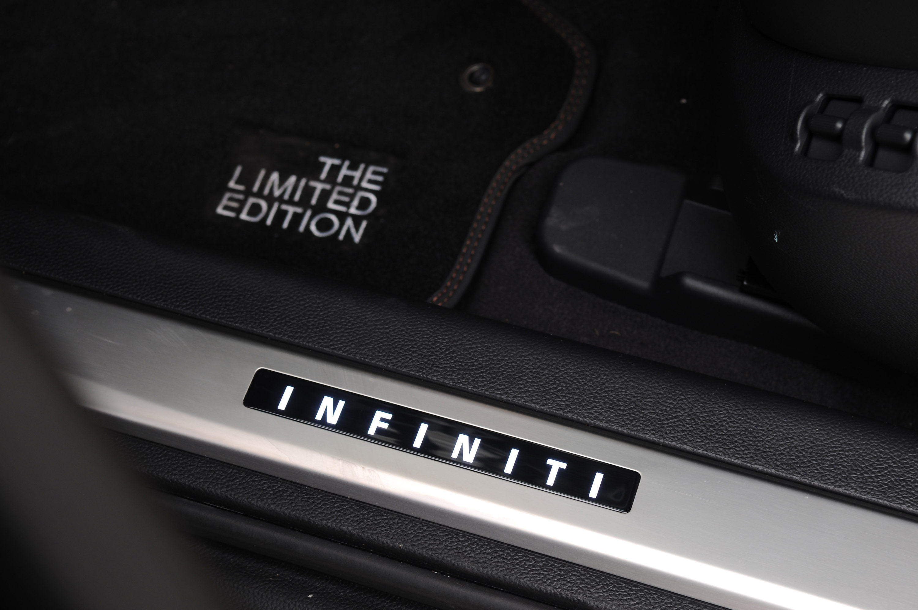 Infiniti FX Limited Edition photo #18