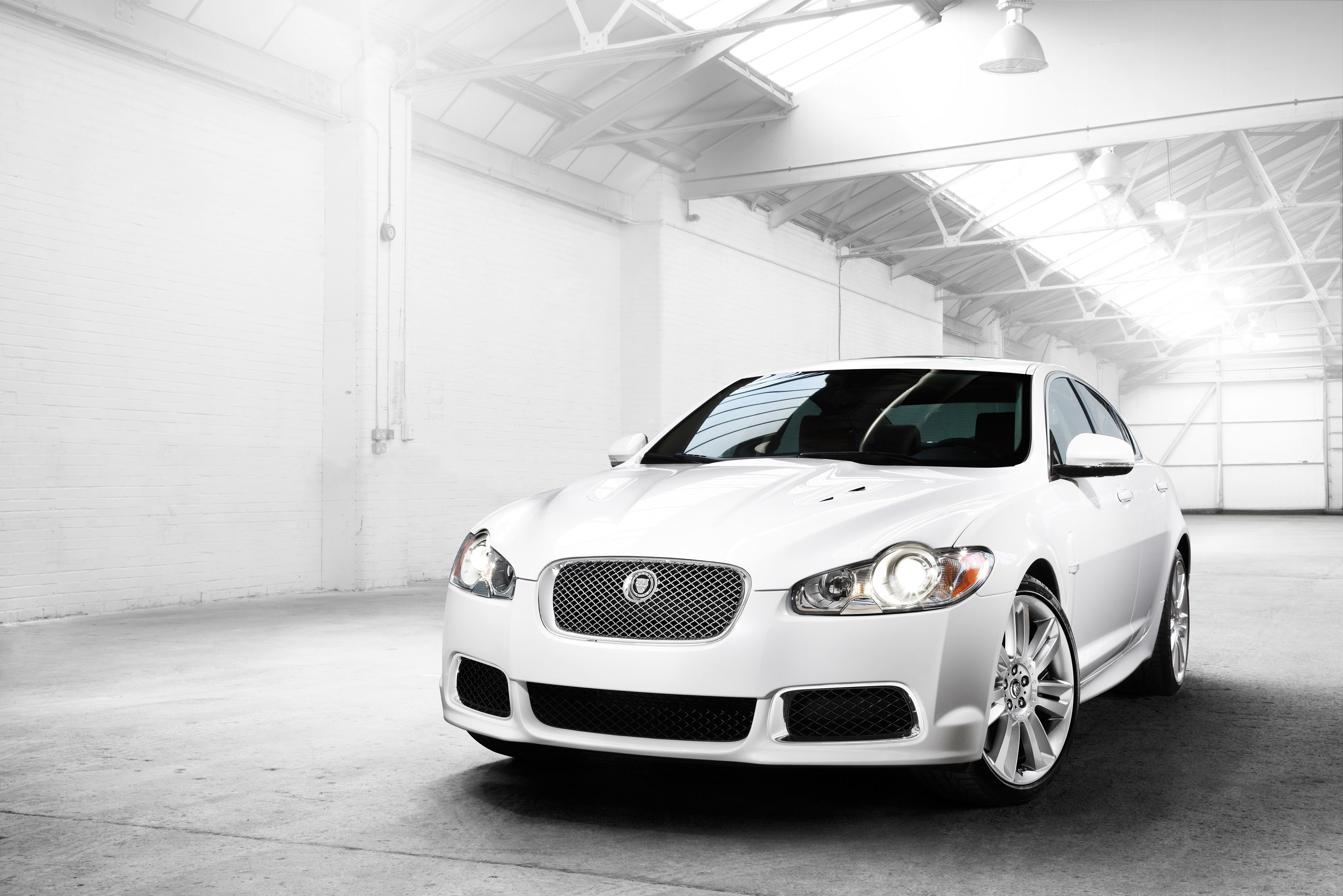 Jaguar XFR photo #1