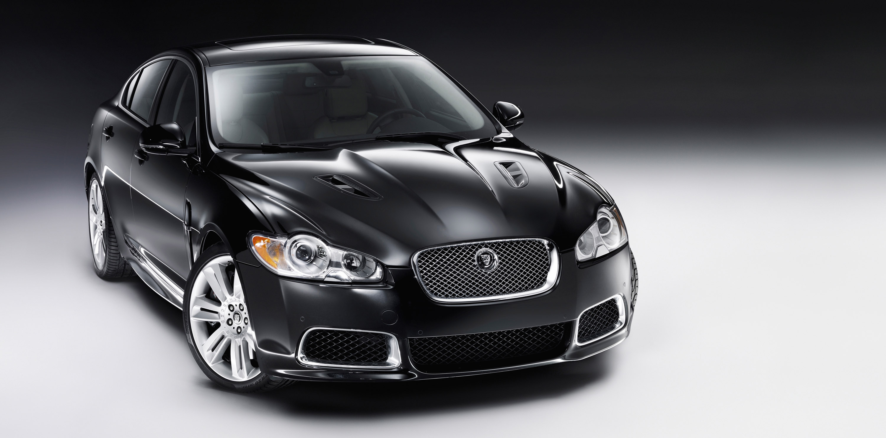 Jaguar XFR photo #4