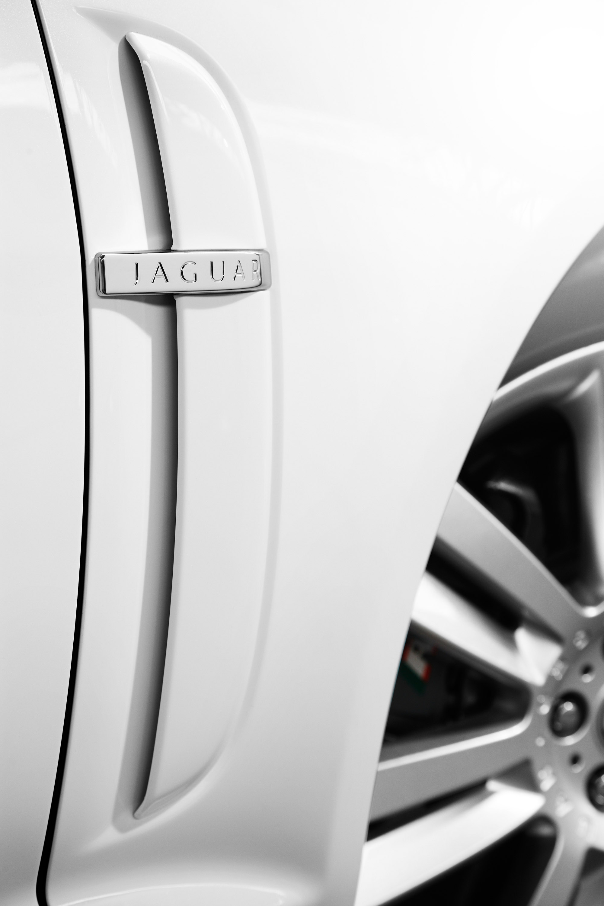 Jaguar XFR photo #15