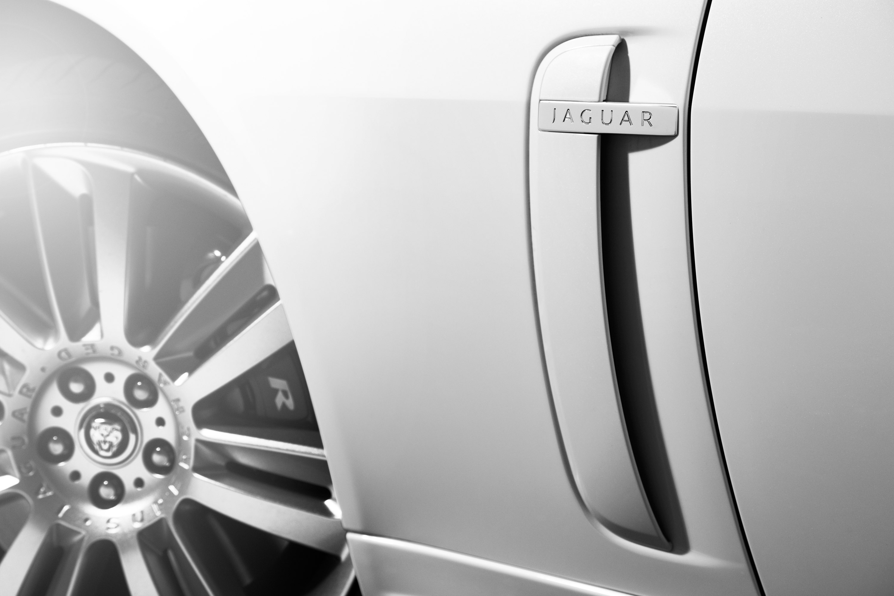 Jaguar XKR photo #18