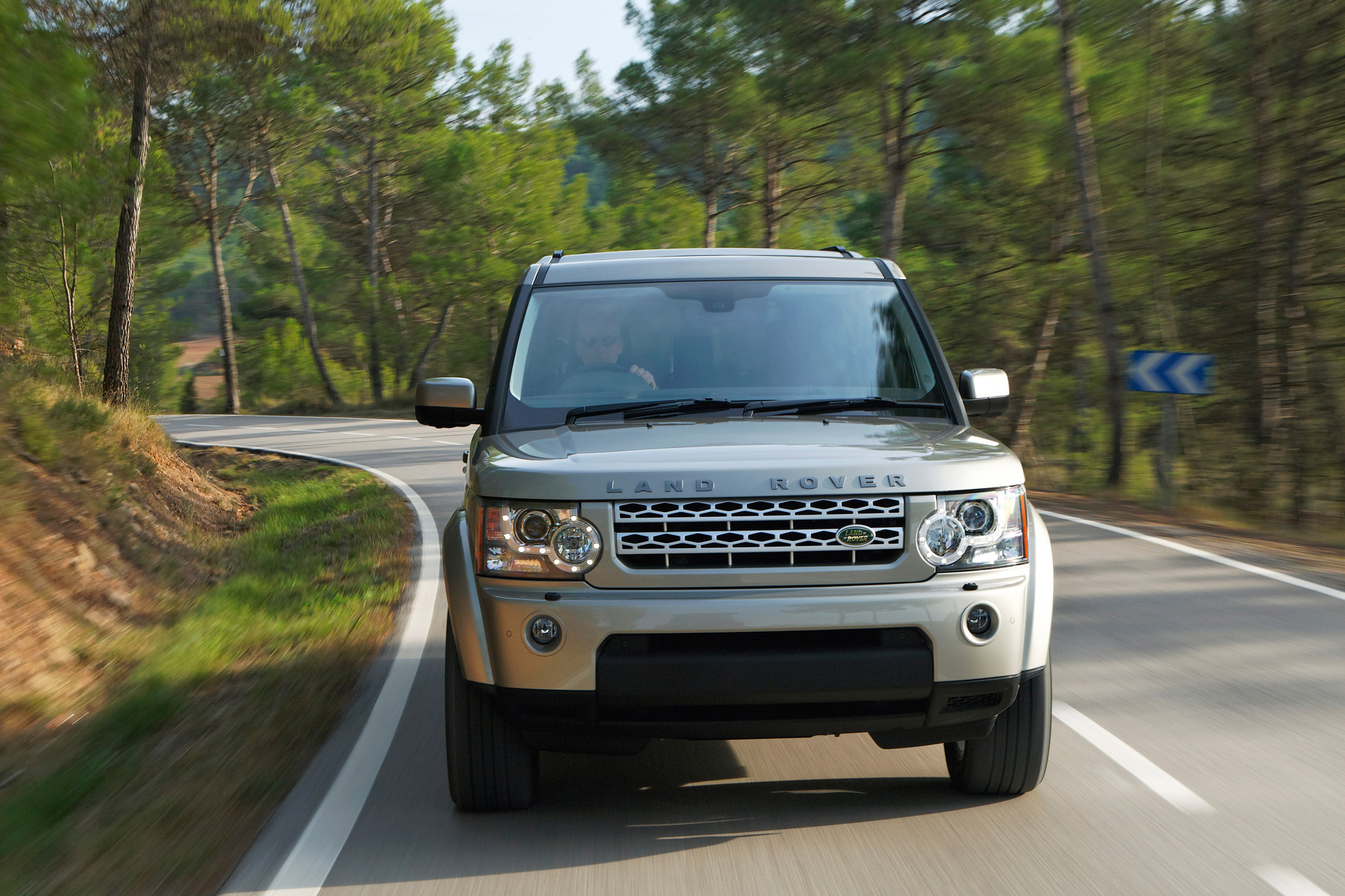 Land Rover Discovery 4 photo #2