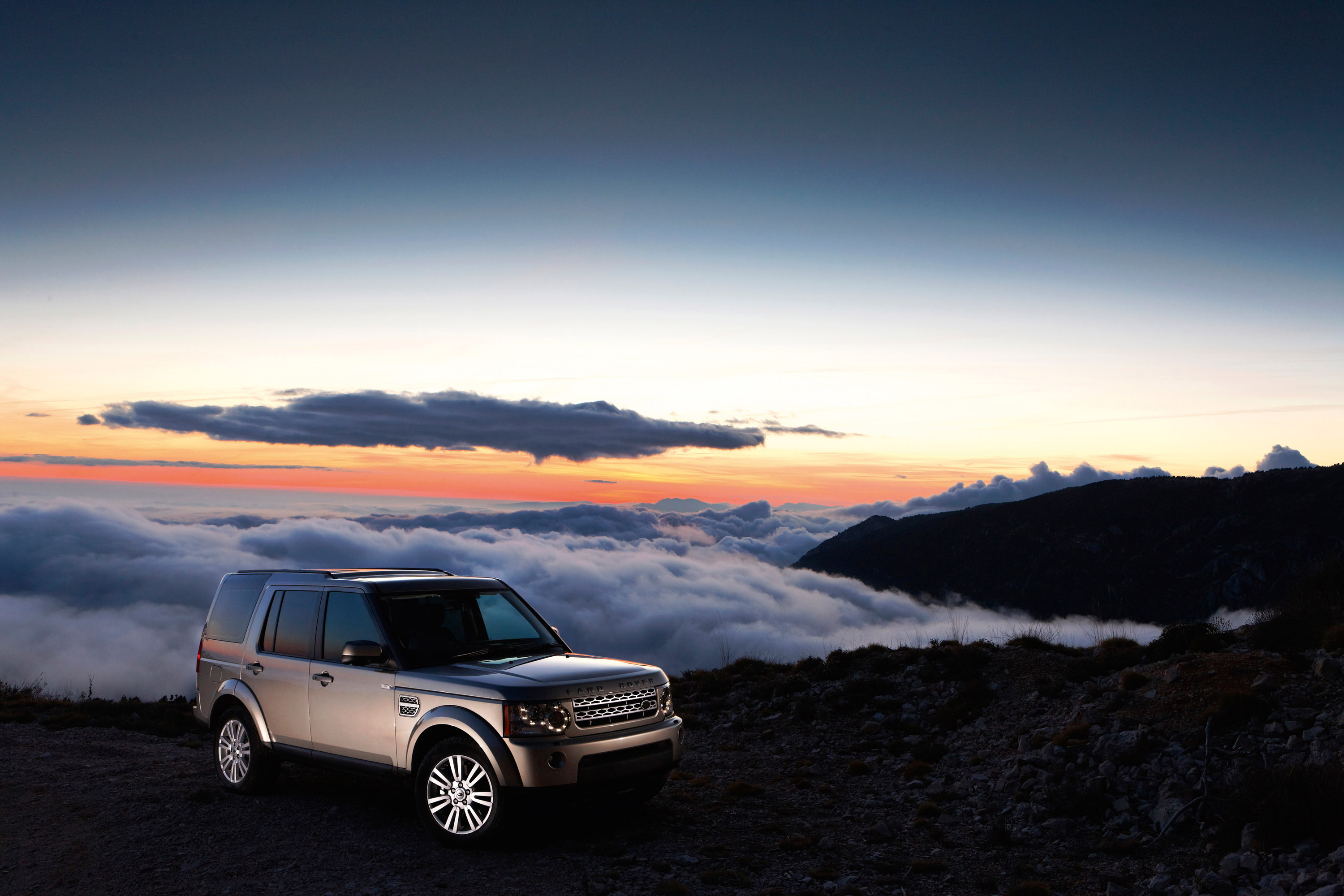 Land Rover Discovery 4 photo #18