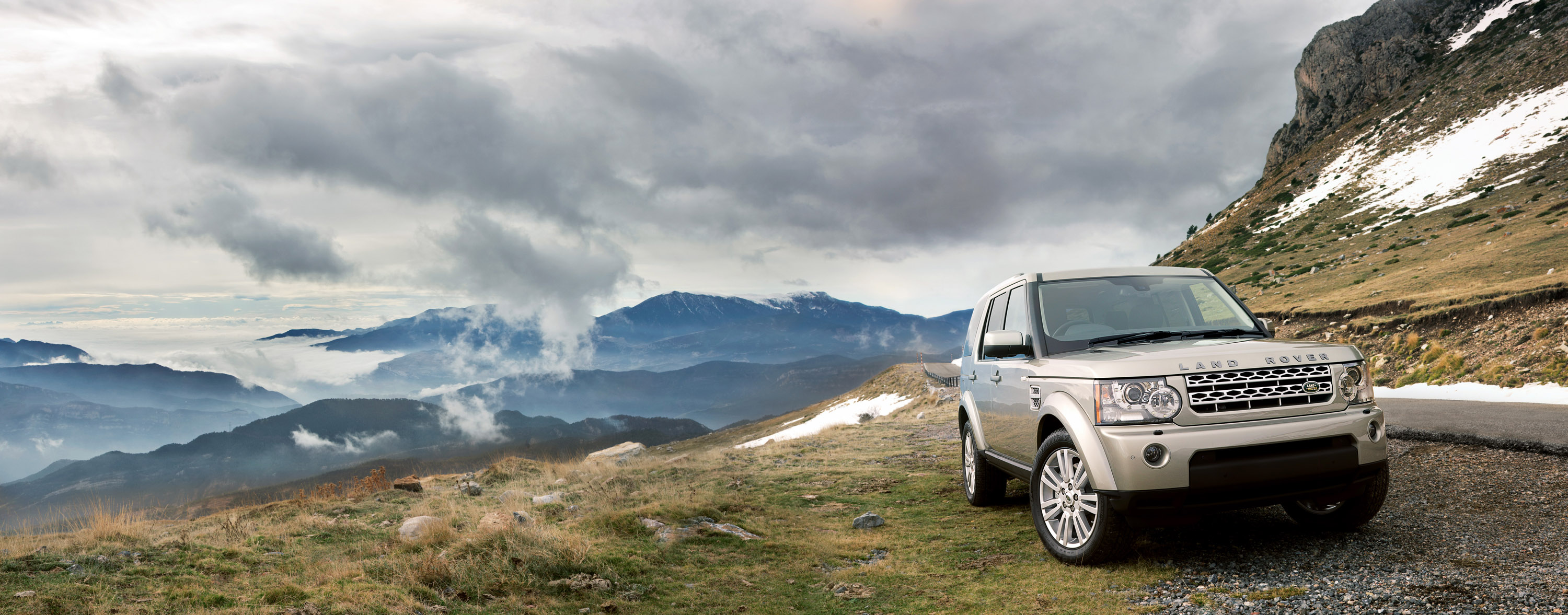 Land Rover Discovery 4 photo #19